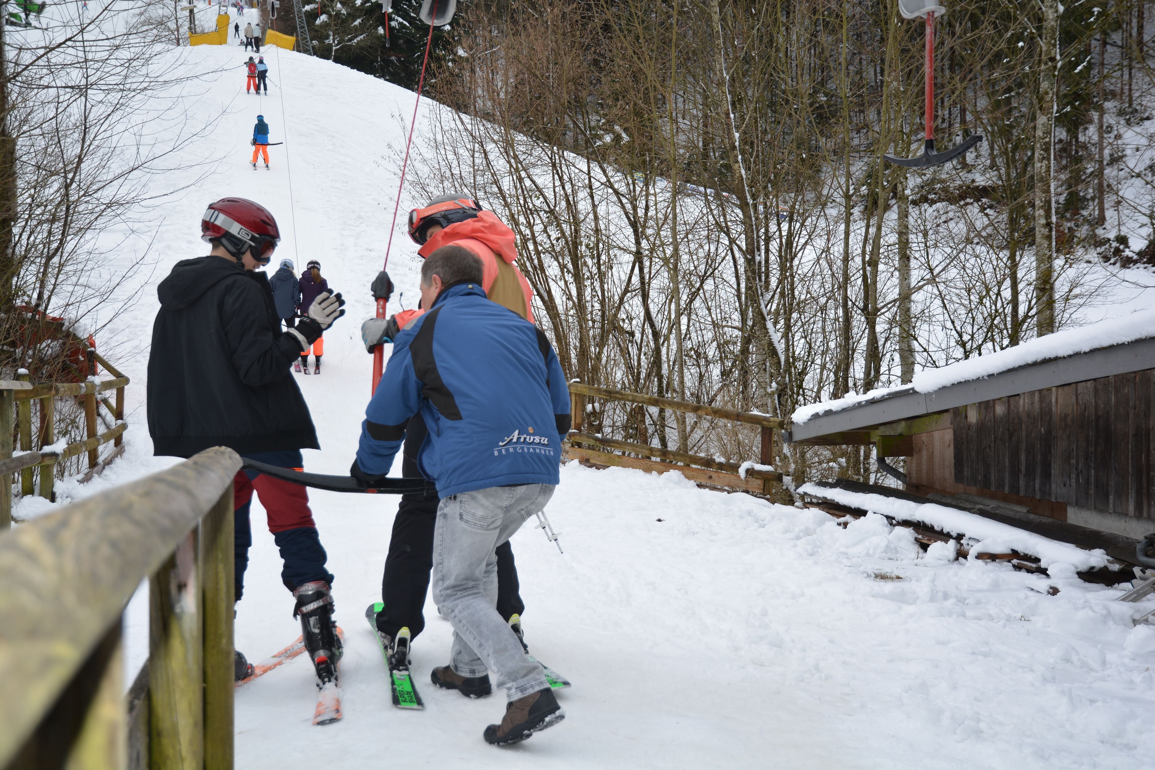 Schnee-Andrang-und-Comeback-nach-drei-Jahren-Skigebiete-in-Mammern-und-Oberwangen-starten-in-die-Saison