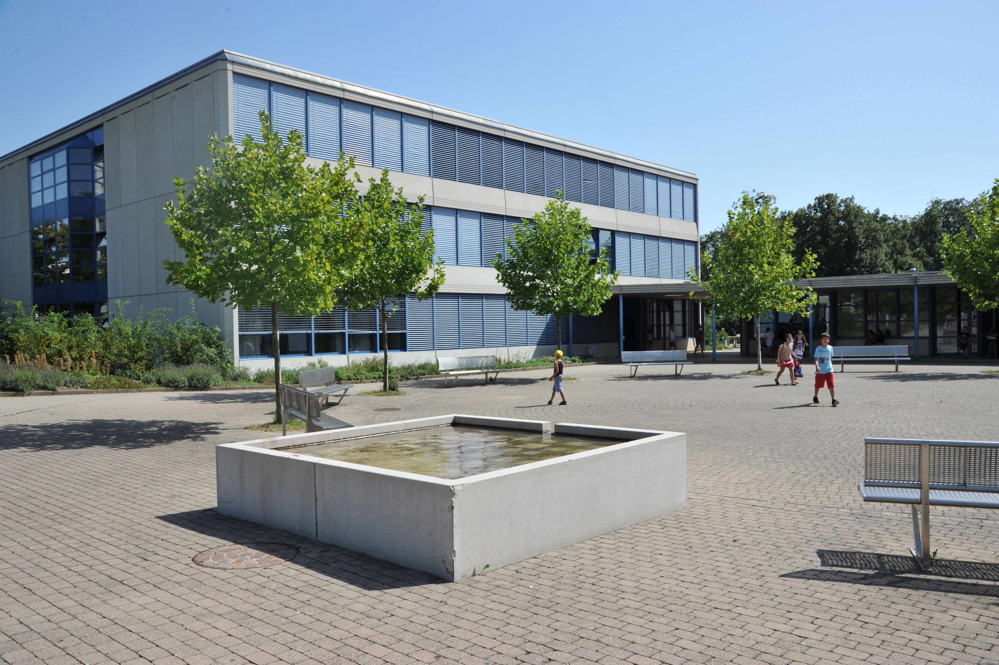 Erneuerung-der-Erlinsbacher-Oberstufe-und-Turnhalle-Das-ist-vorgesehen-und-das-ist-die-neue-Kritik-am-Projekt