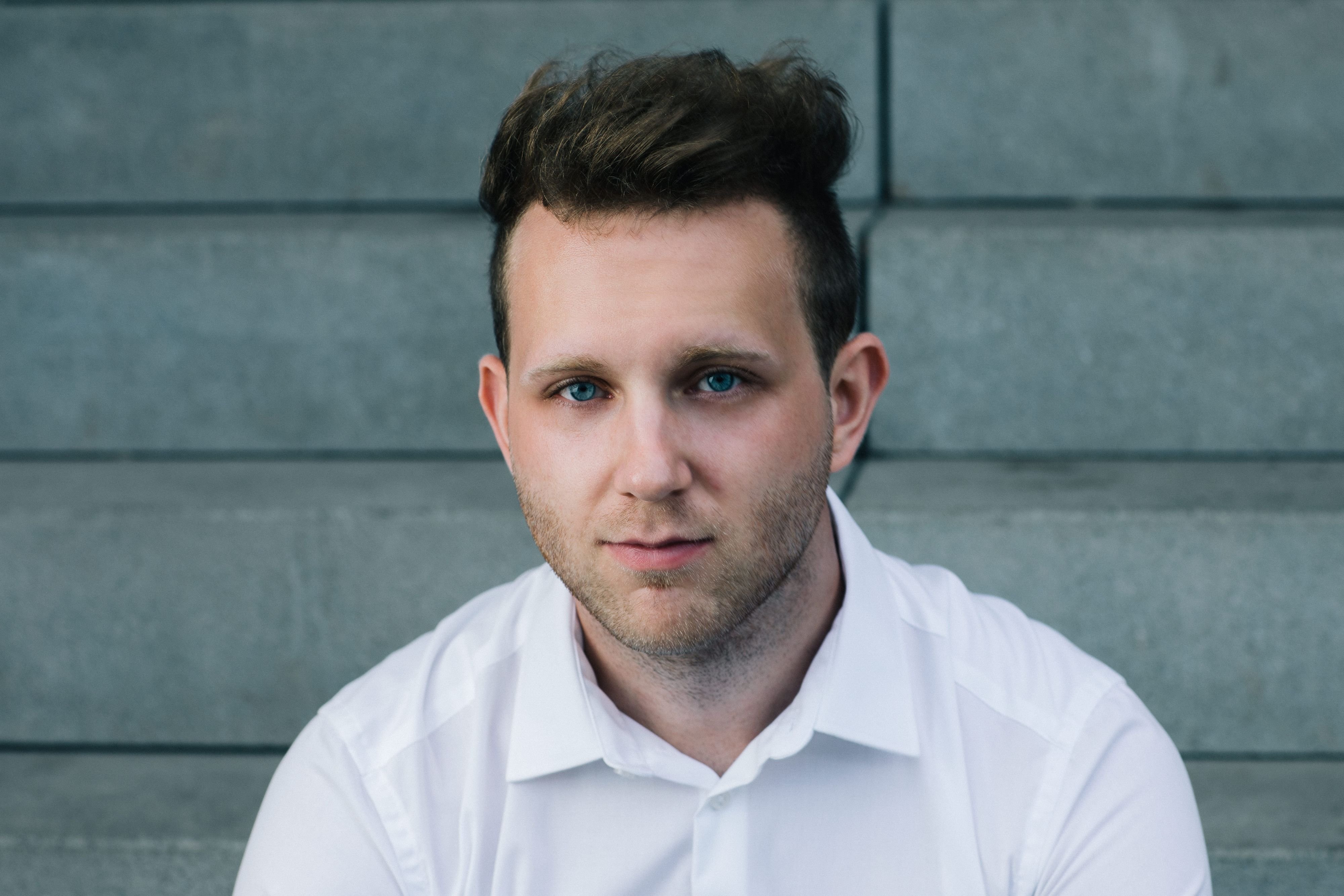 Pops-nger-Danny-Concannon-in-Steckborn-Matin-e-mit-Mani-Matter-Bodensee-Philharmonie-verliert-Chefdirigent