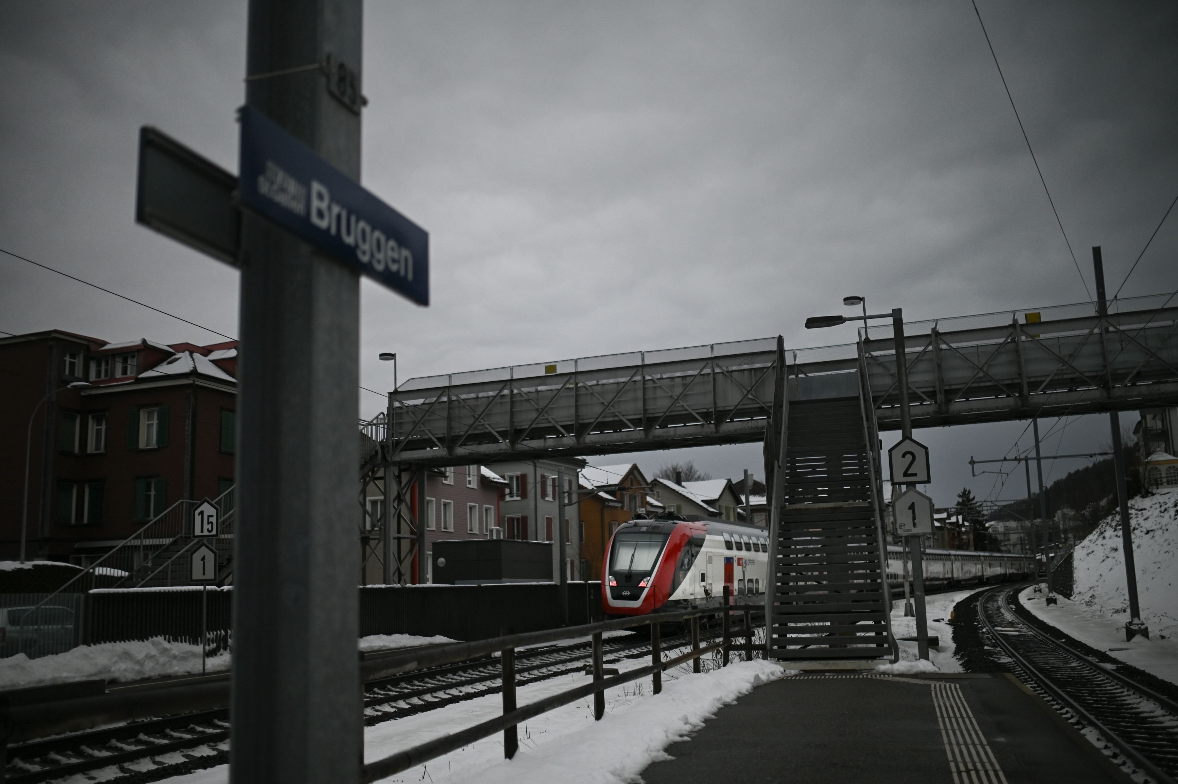 -Das-w-re-ein-Desaster-Bruggen-verliert-auch-seine-zweite-Passerelle-ber-die-SBB-Gleise-zumindest-vor-bergehend