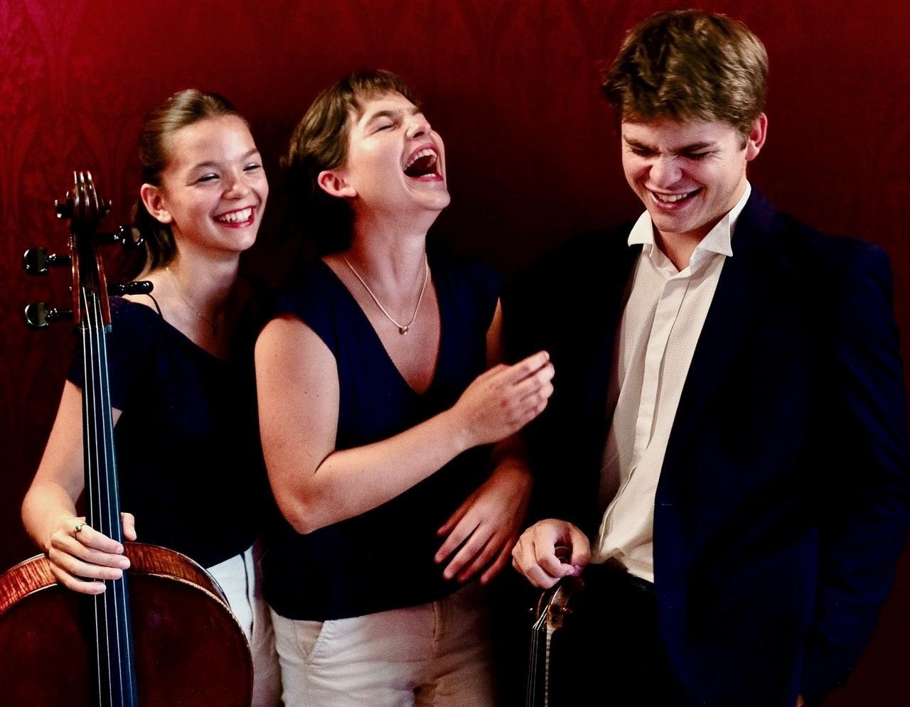 Drei-am-Klavier-Das-jugendliche-Trio-Toth-spielt-in-Basel