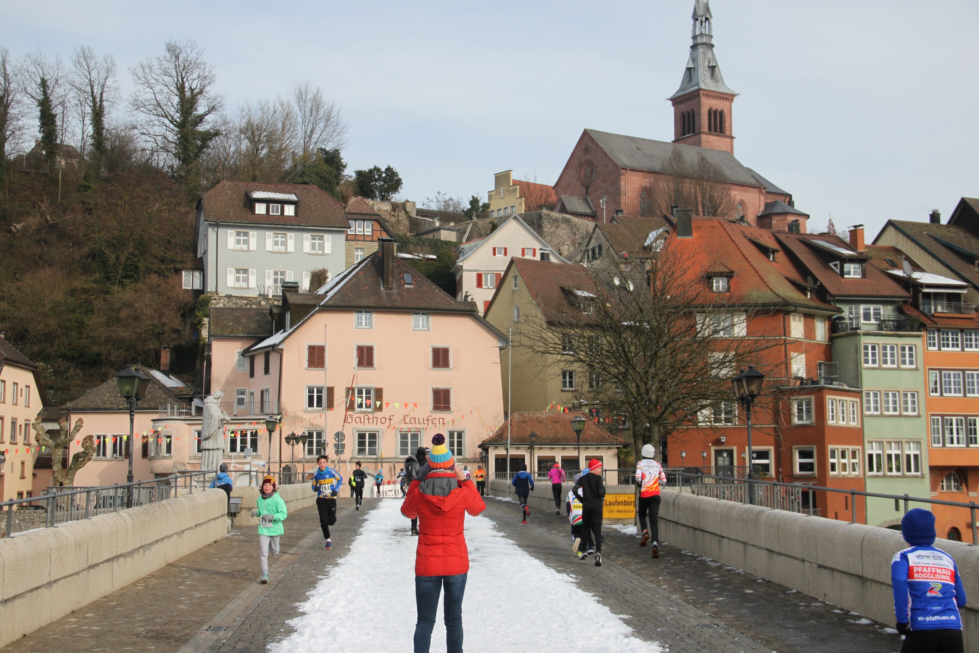 -wir-haben-eine-rekordbeteiligung-darum-ist-der-laufenburger-stadtlauf-dieses-jahr-derart-beliebt