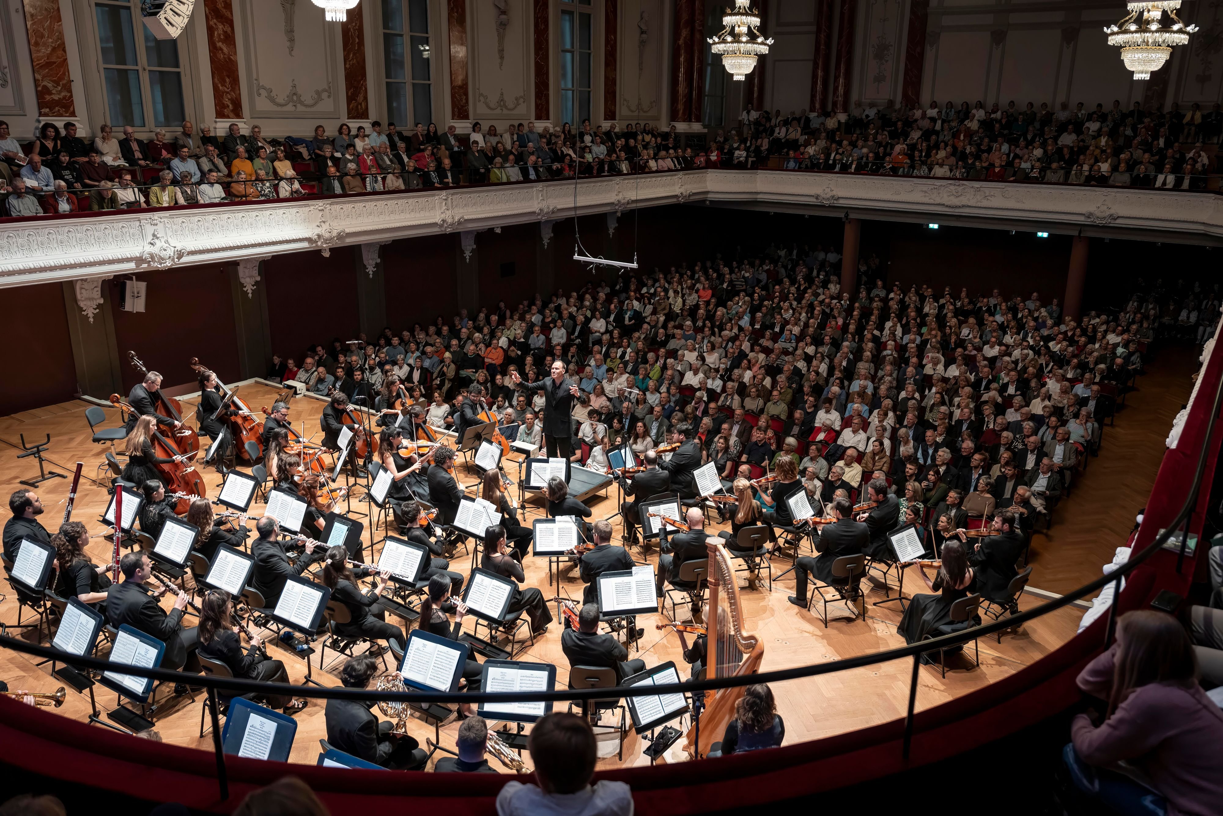 Rote-Karte-f-r-tiefe-L-hne-Musikerverband-nimmt-Basler-Orchester-in-die-Mangel