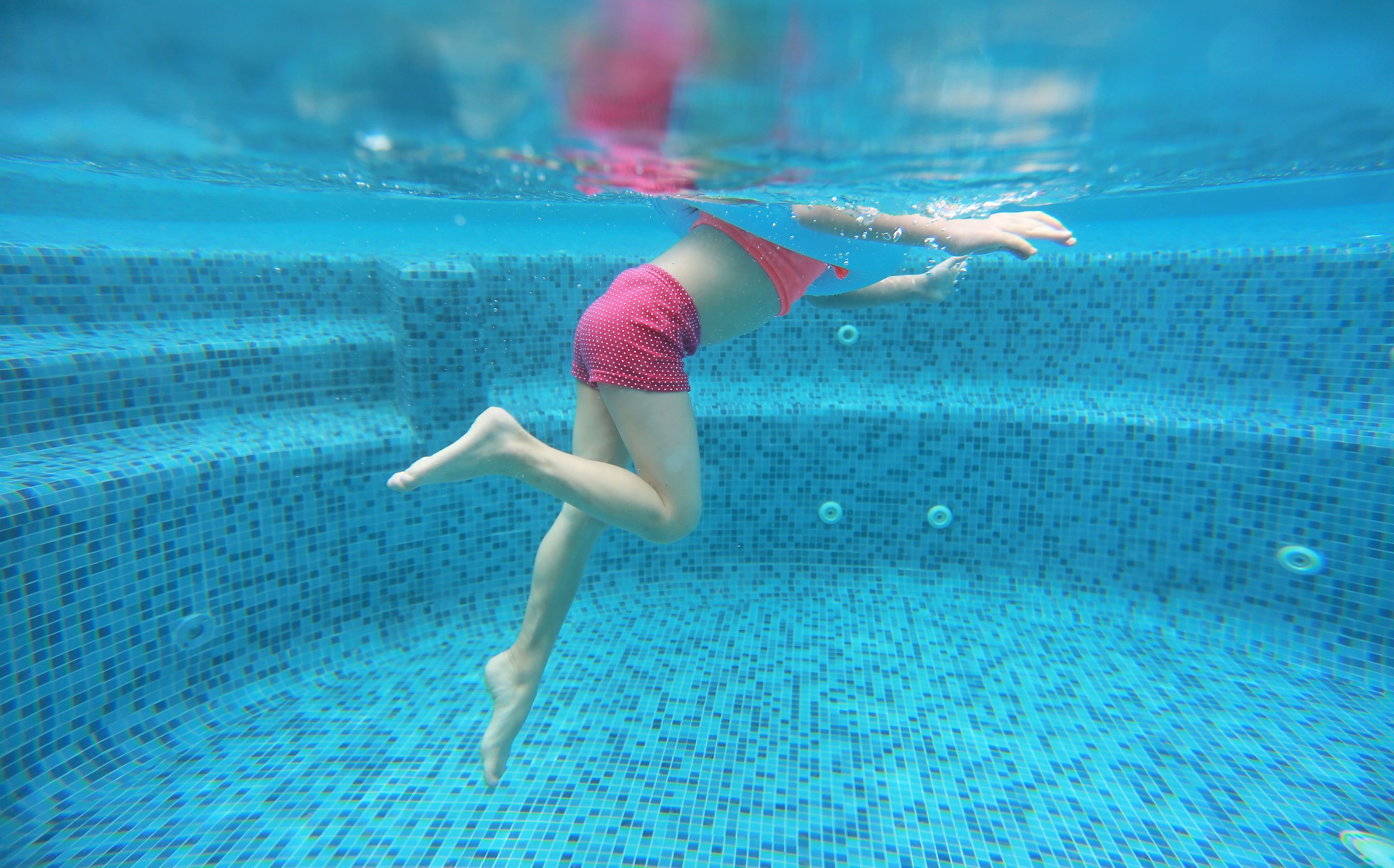 Freispruch-nach-Anzeige-wegen-sexueller-Handlungen-mit-Kindern-im-Pool-Kl-gerinnen-und-Beschuldigter-sind-verwandt