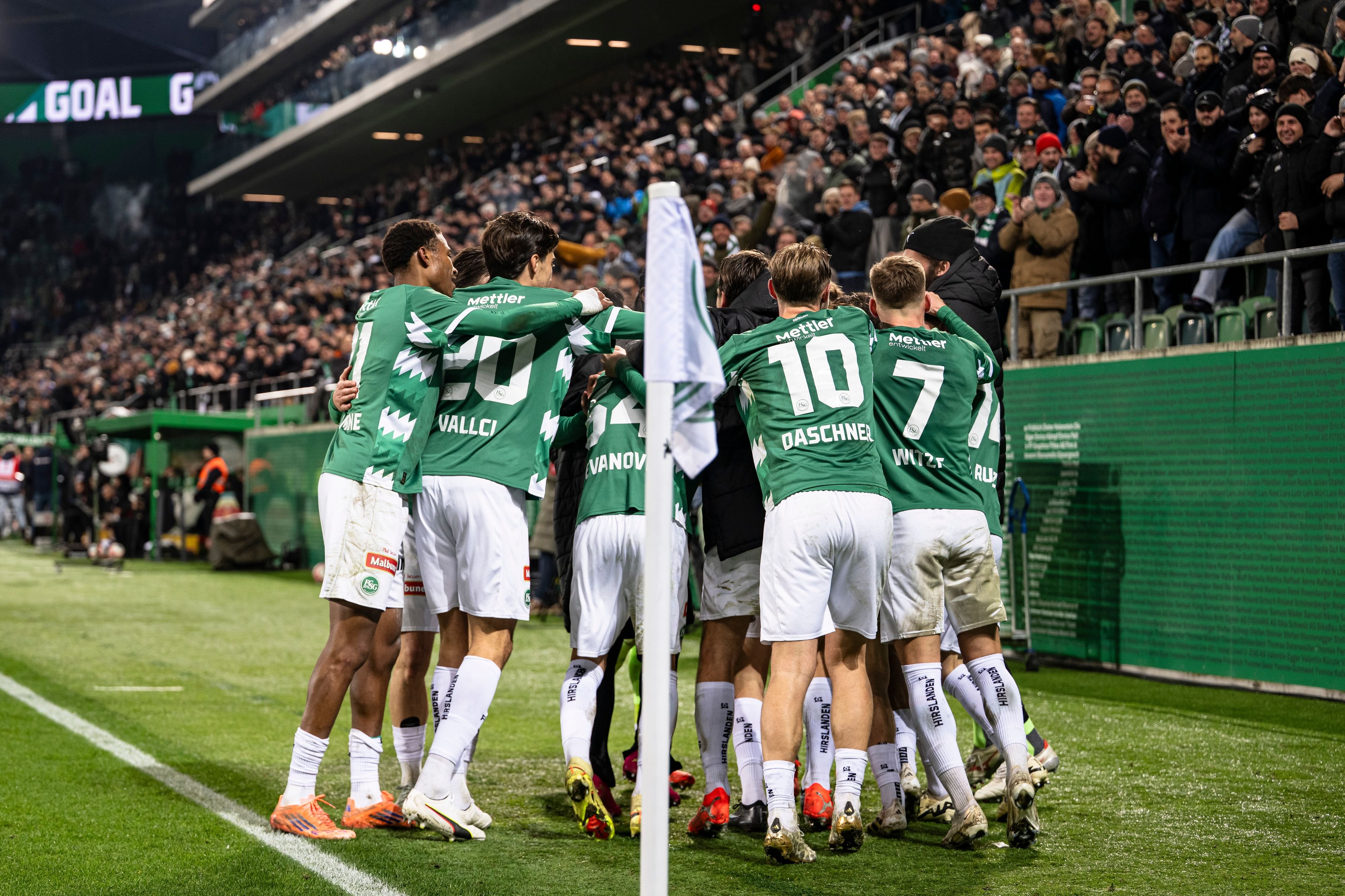 -Immer-dieses-Miesepetrige-oder-Dieser-Fantast-Ist-der-FC-St-Gallen-ein-Meisterschaftskandidat-Ein-Pro-und-Contra-der-Sportredaktion