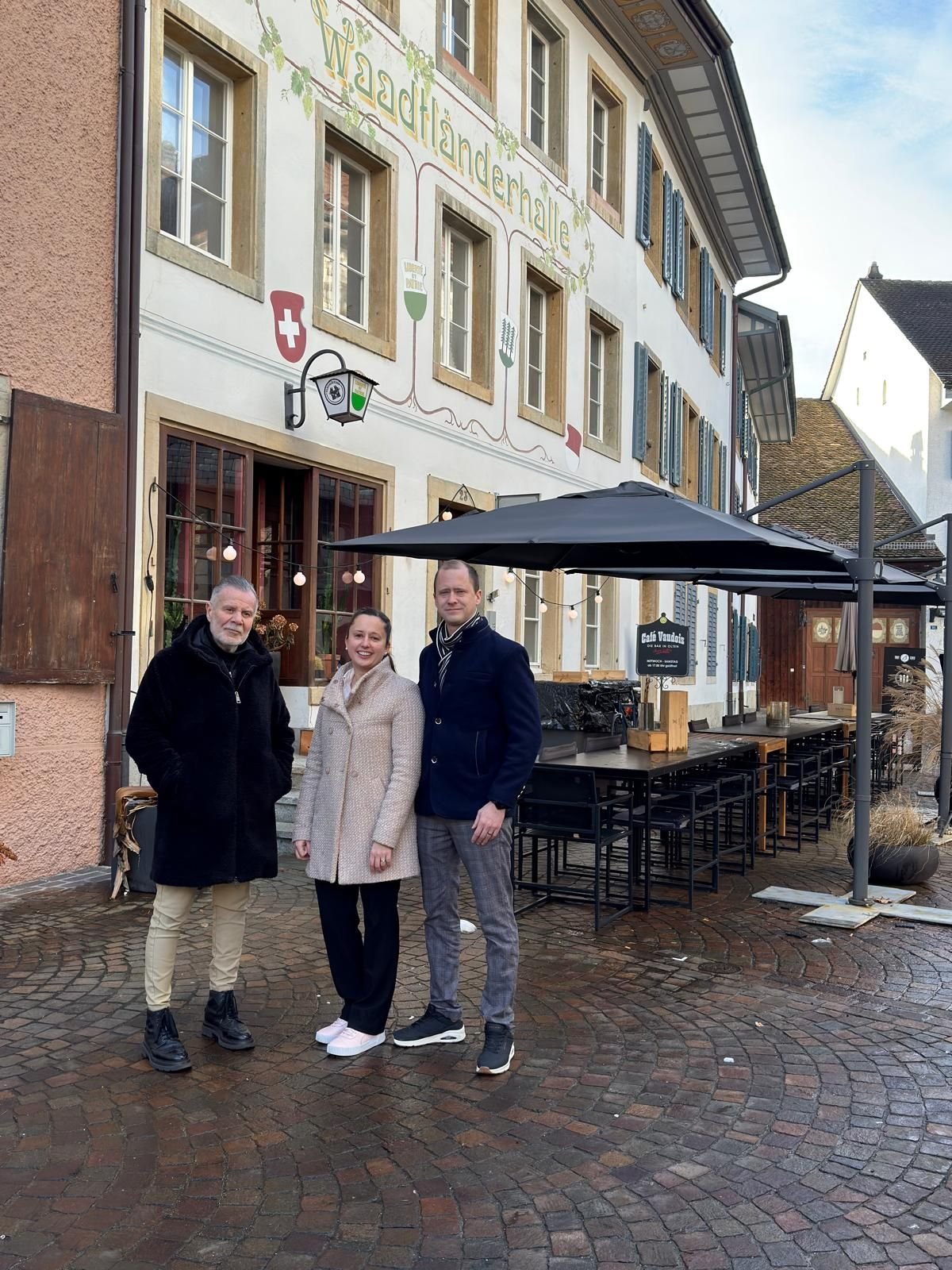 Von-Sch-nenwerd-nach-Olten-Wirtepaar-Katharina-und-Daniel-Sladek-bernehmen-die-Waadtl-nderhalle
