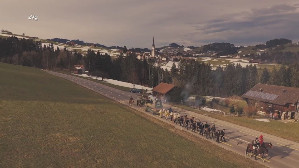 15-Jahre-unterwegs-Das-Urn-scher-Bloch-steht-kurz-vor-der-Heimkehr