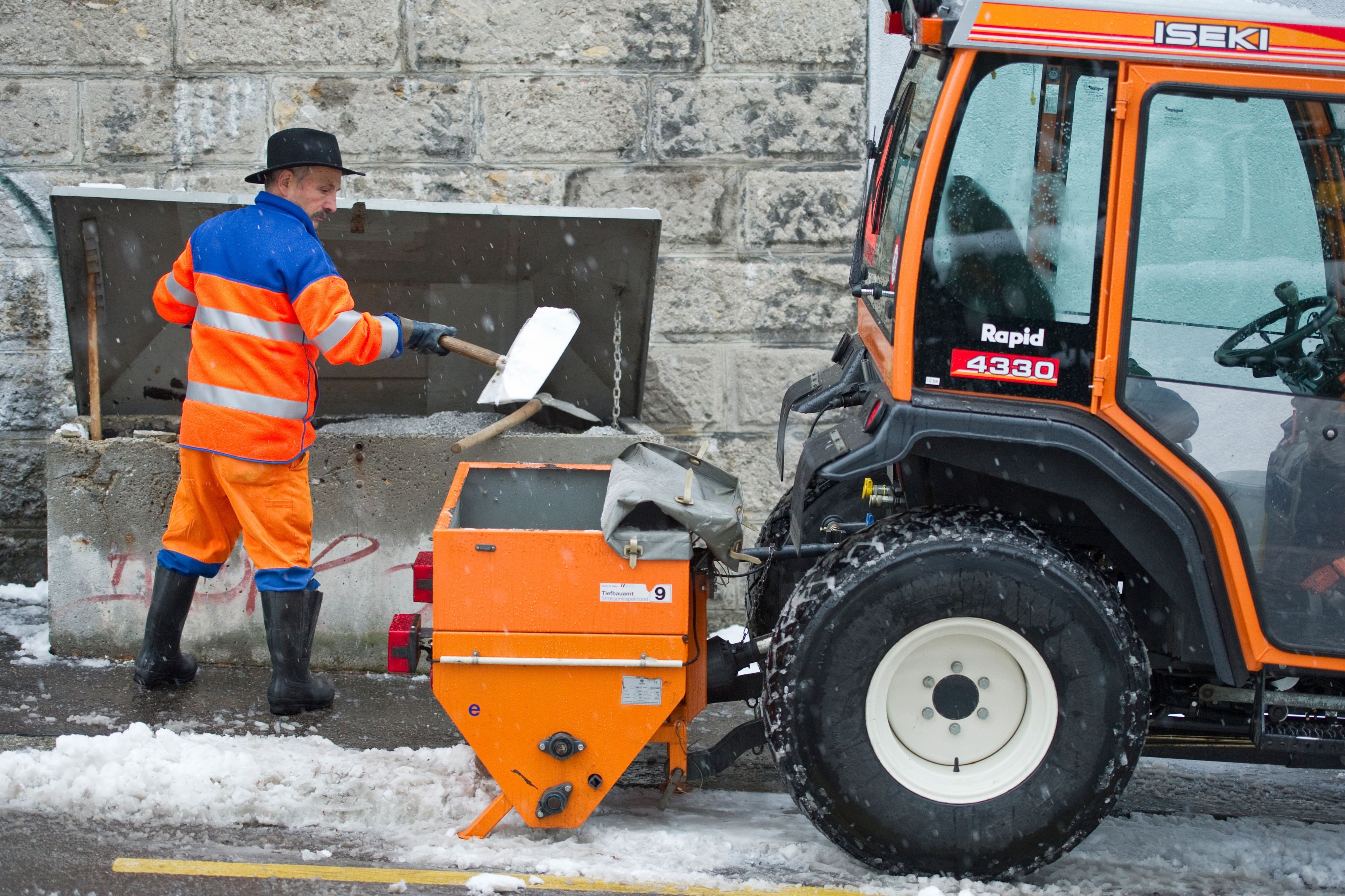 Die-Stadt-St-Gallen-setzt-bei-Glatteis-auf-Salz-und-Splitt-dabei-g-be-es-Alternativen