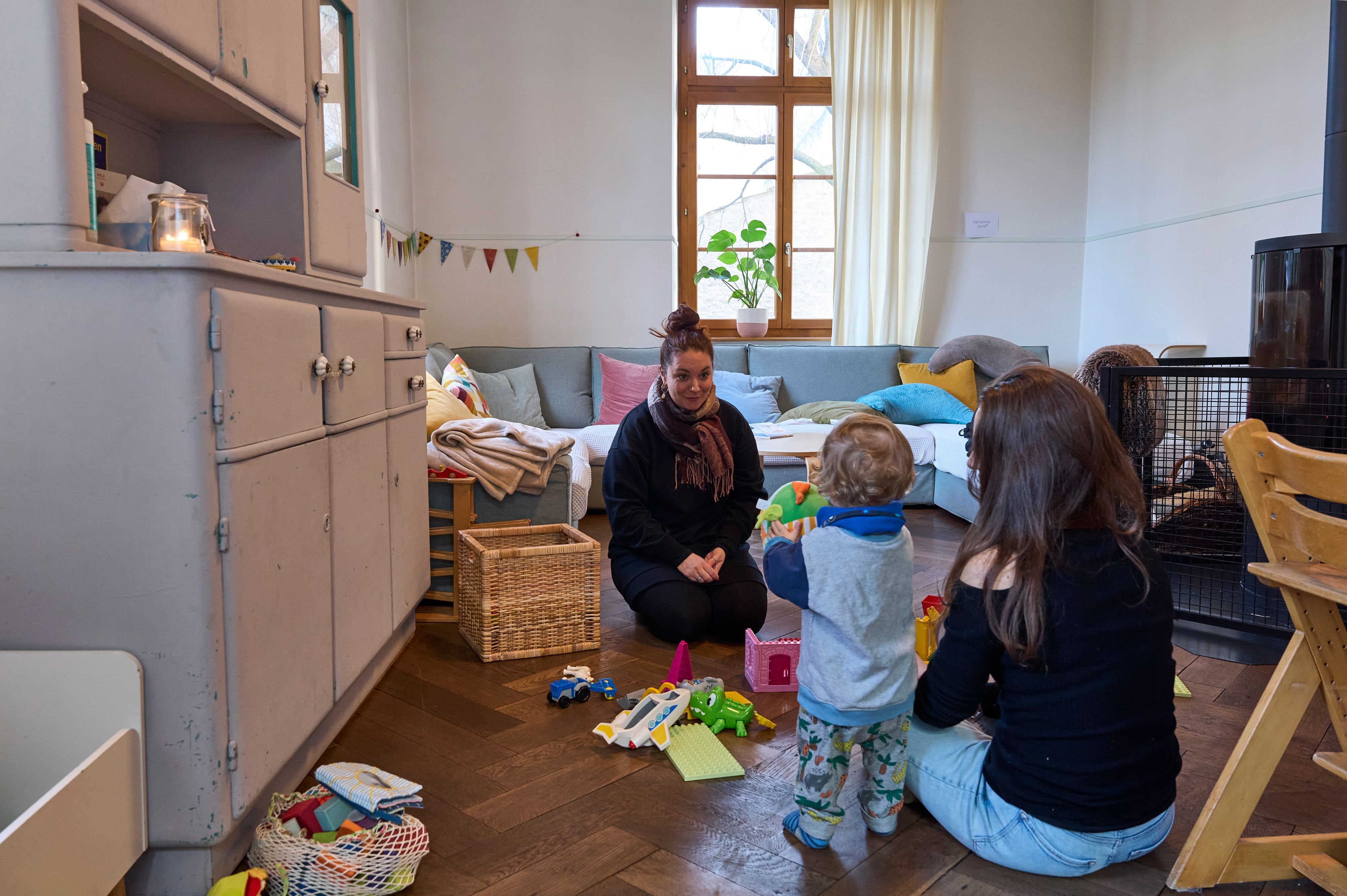 Vom-Pilotprojekt-zum-gefragten-Angebot-Das-Bindungshaus-Basel-unterst-tzt-Familien-nach-der-Geburt