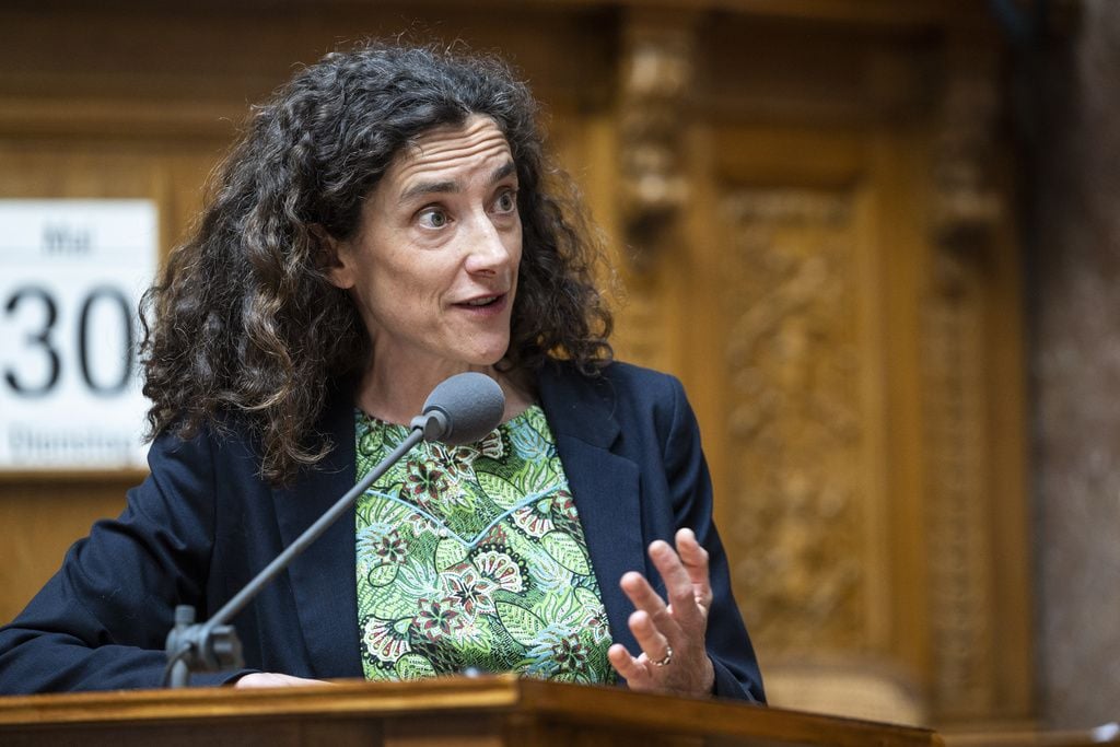 Abgew-hlte-Nationalr-tin-erh-lt-Arbeitslosengelder-und-dank-Beziehung-eine-Staatsstelle