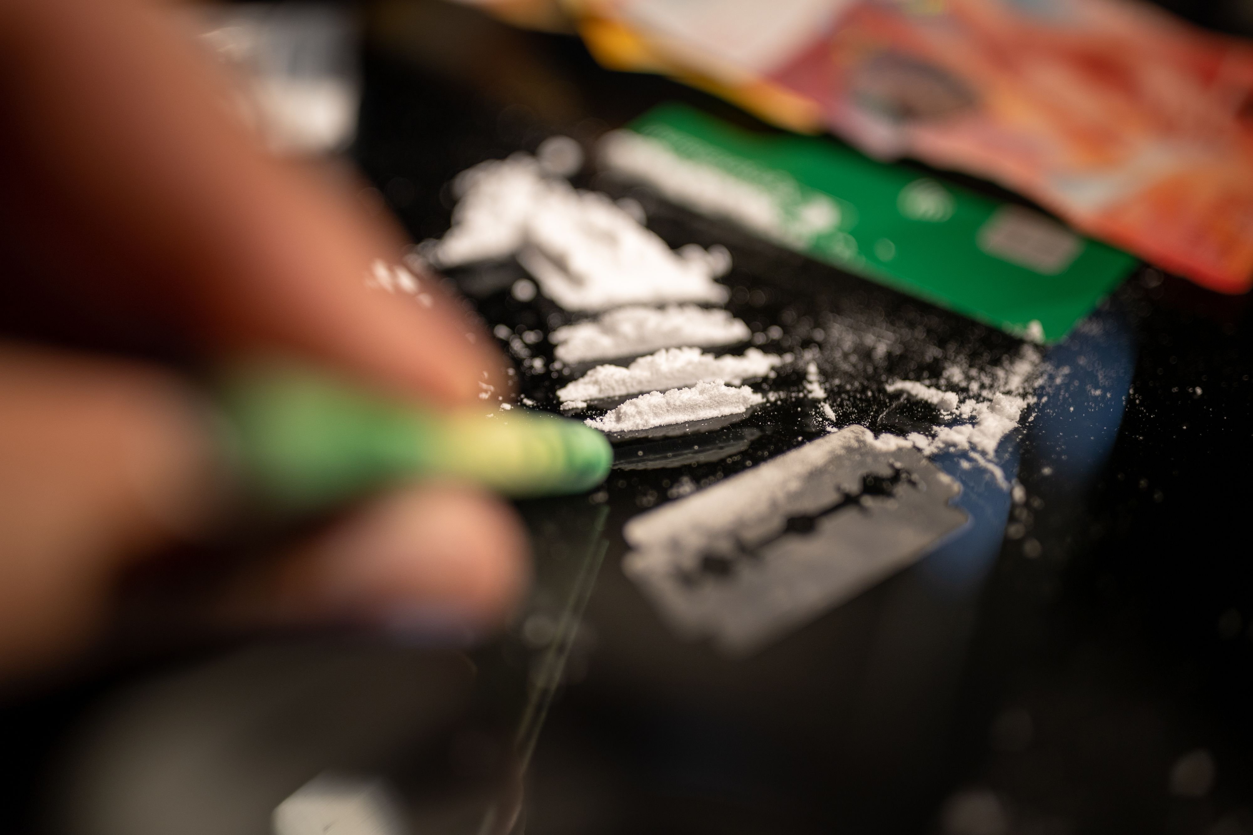 Kantonspolizei-Z-rich-verhaftet-Drogendealer-und-findet-Geld-und-Schusswaffen-im-Bezirk-Dietikon