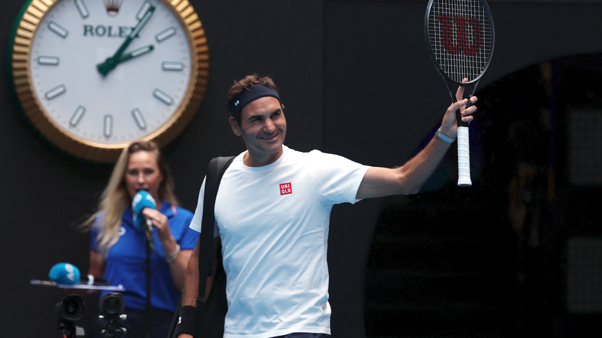 Roger-Federer-kehrt-unter-grossem-Jubel-auf-Center-Court-der-Australian-Open-zur-ck