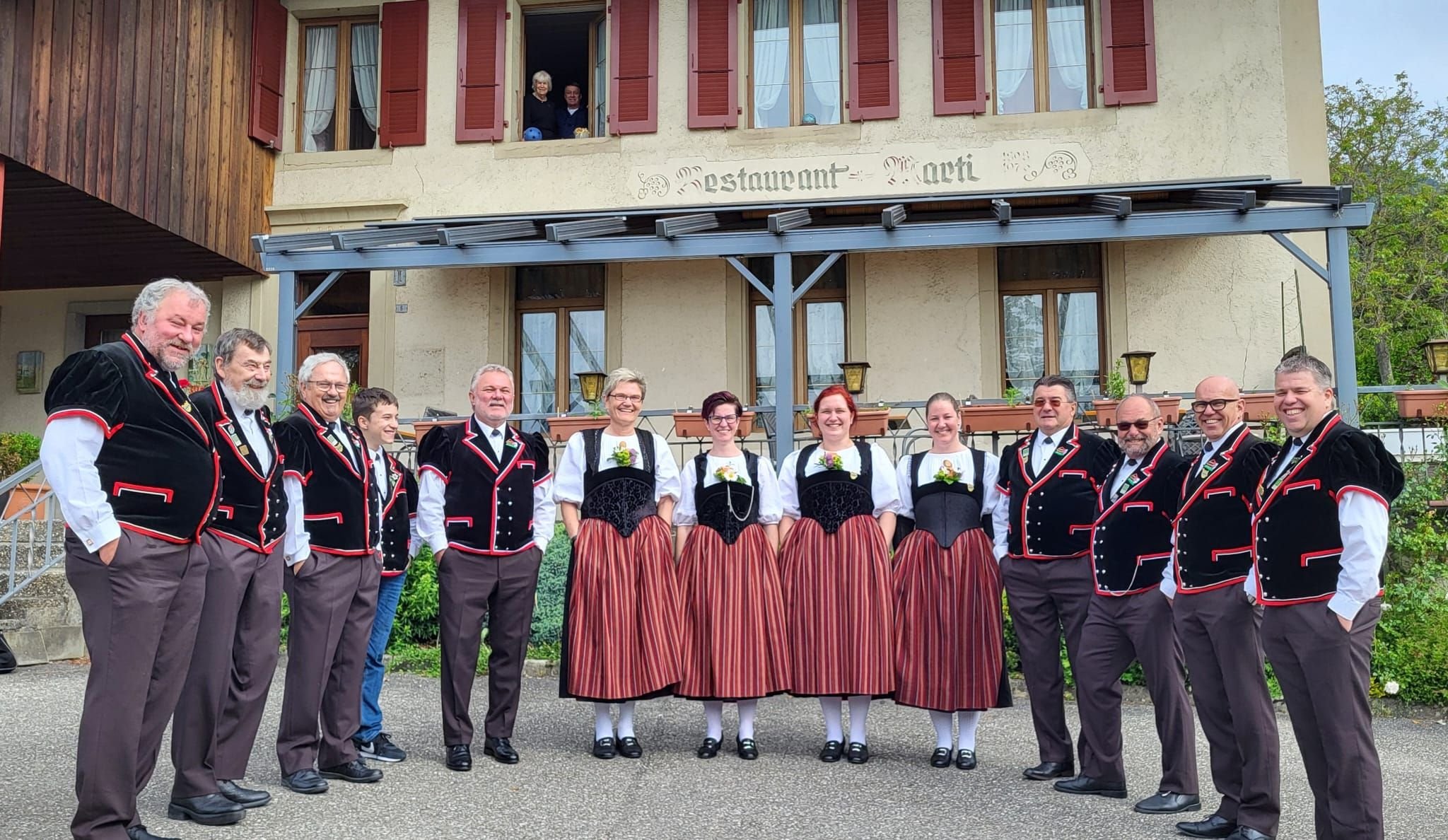 Eine-Stimme-f-r-das-Sch-ne-und-Gute-Die-Grenchnerin-Kathrin-Henkel-leitet-zwei-Jodlerch-re-und-freut-sich-dass-Jodeln-jetzt-Unesco-Welterbe-ist