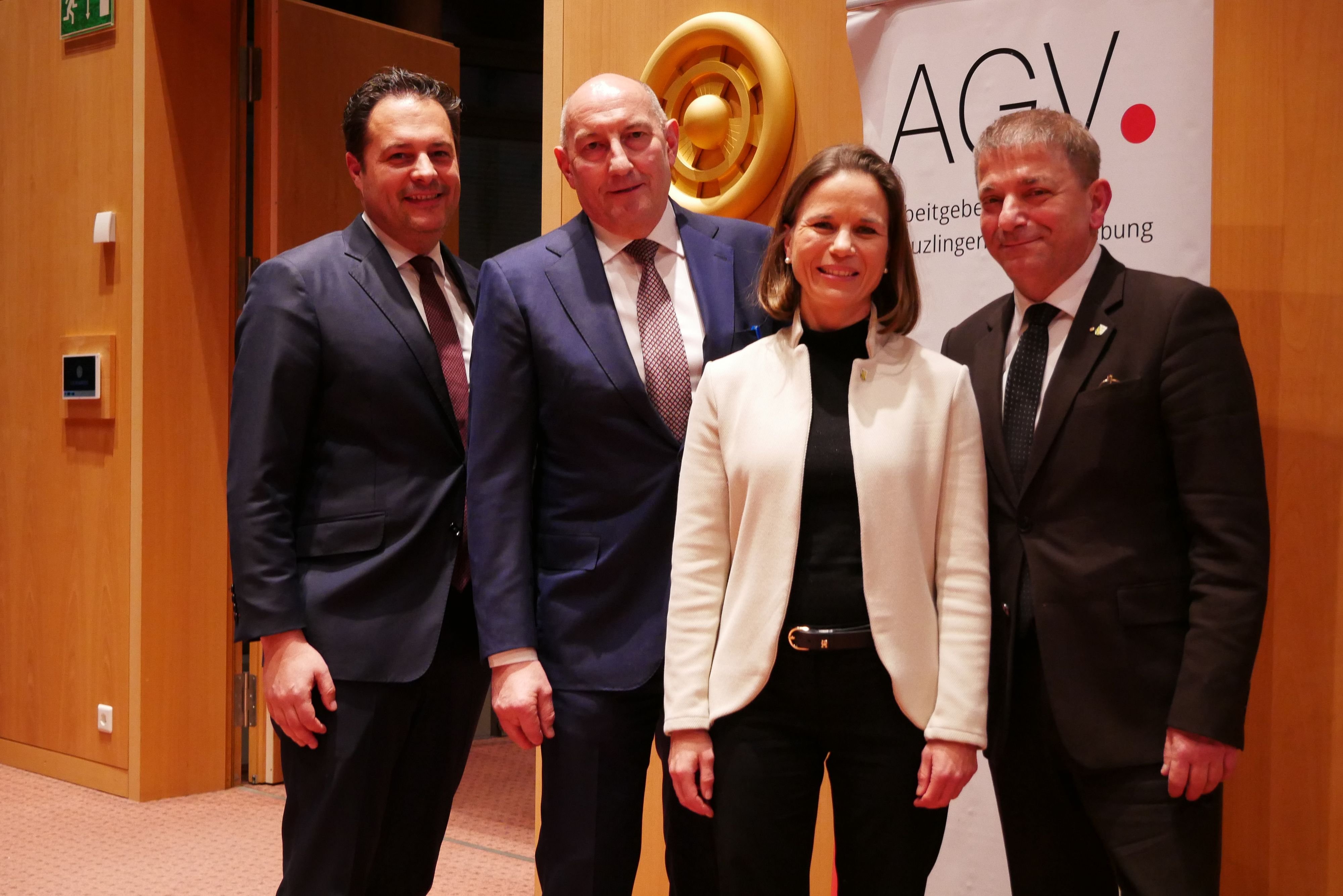 Aufruf-zu-Eigenverantwortung-Kritik-an-der-B-rokratie-Die-Wichtigen-aus-Politik-Wirtschaft-und-Verwaltung-im-Raum-Kreuzlingen-treffen-sich-auf-dem-Lilienberg