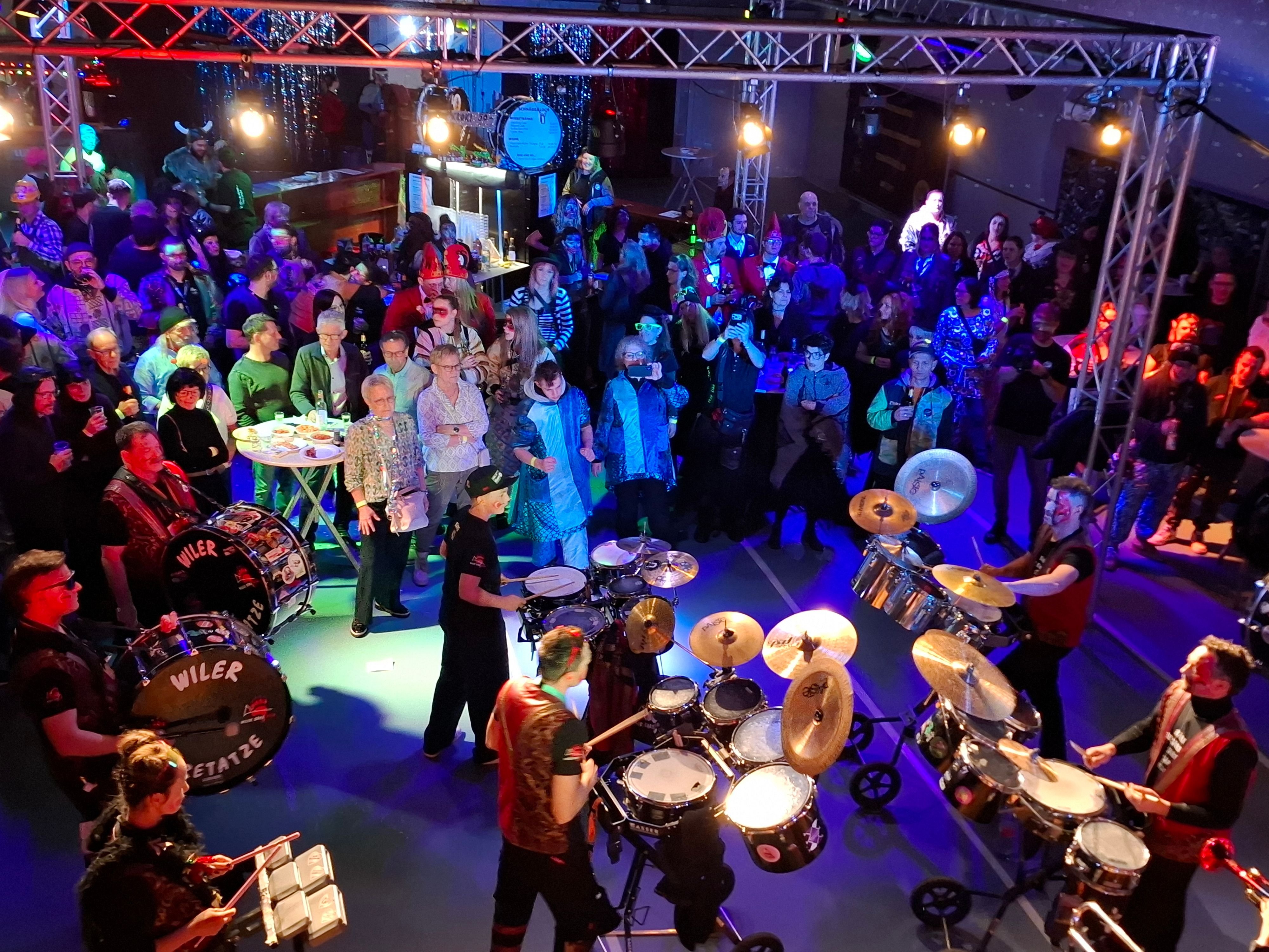 Erste-gr-ssere-Fasnachts-Party-im-Raum-Wil-nach-Crans-Montana-Wie-das-Schn-gg-loch-auf-die-Sicherheit-achtete