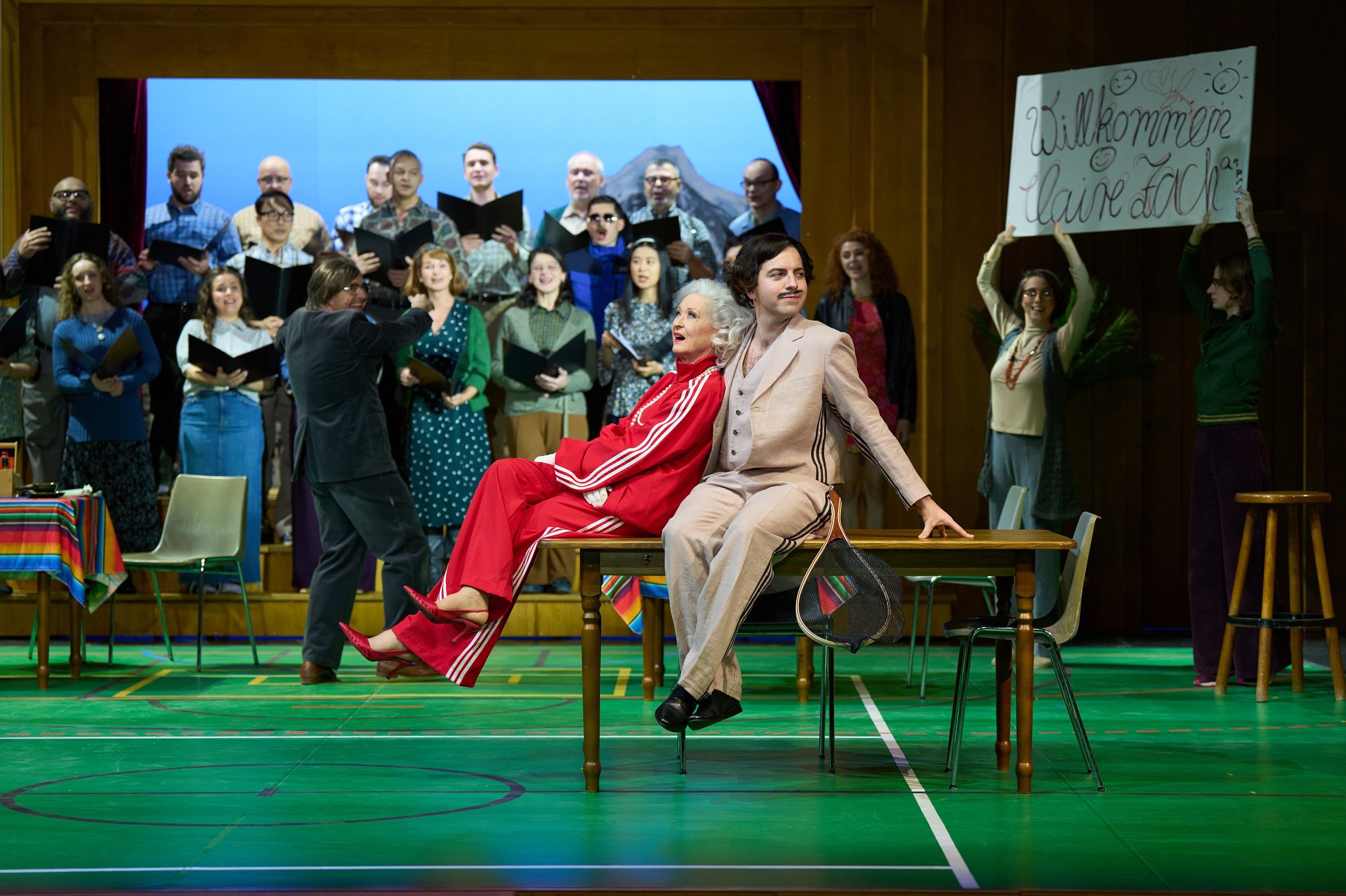 Gerechtigkeit-f-r-eine-Milliarde-Das-Theater-St-Gallen-begeistert-mit-einer-Dialektfassung-von-Friedrich-D-rrenmatts-Der-Besuch-der-alten-Dame-