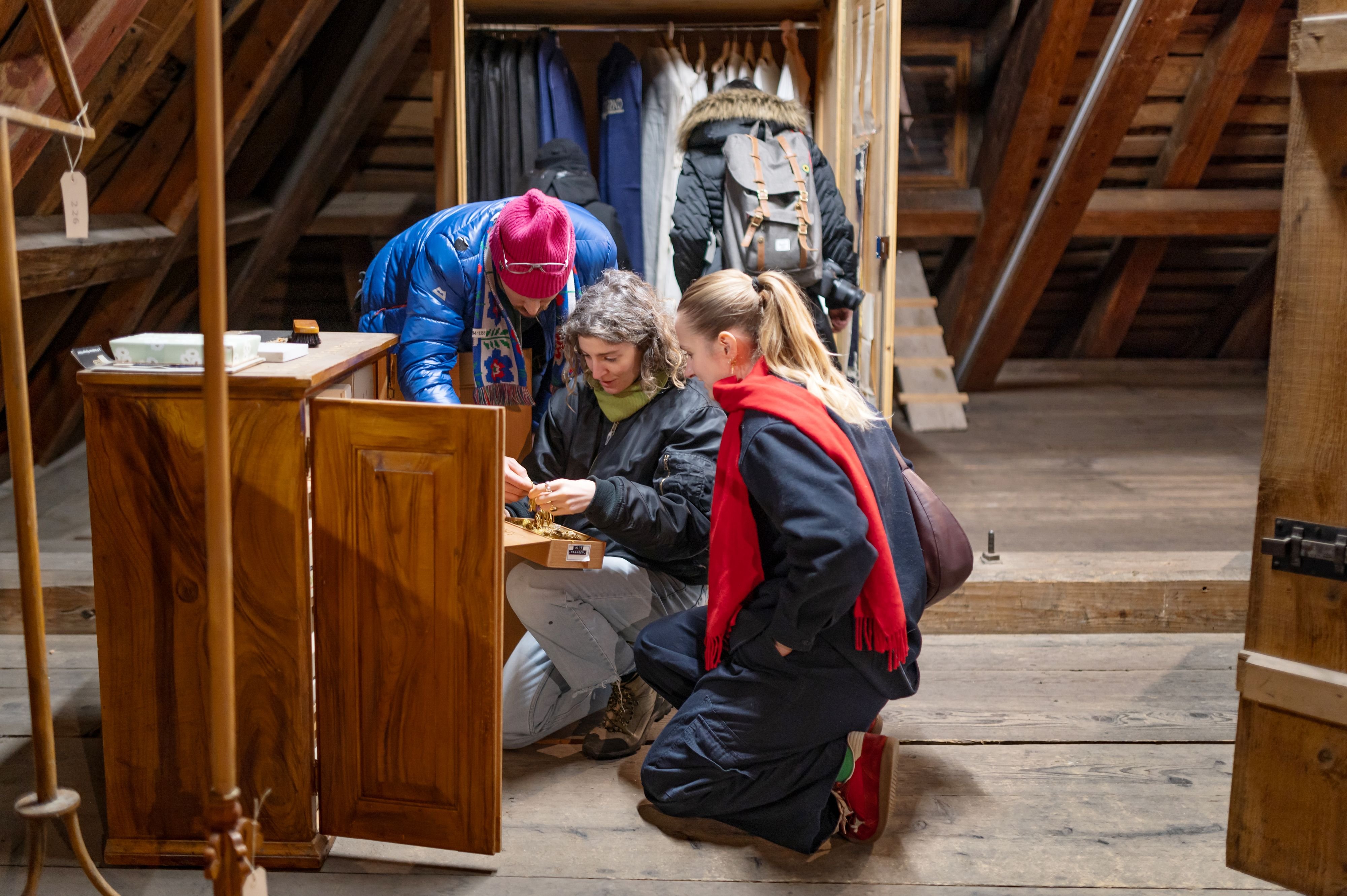 schwatzende-jesuskreuze-und-blutige-f-sse-appenzells-erste-museumsnacht-lockt-viel-publikum-an