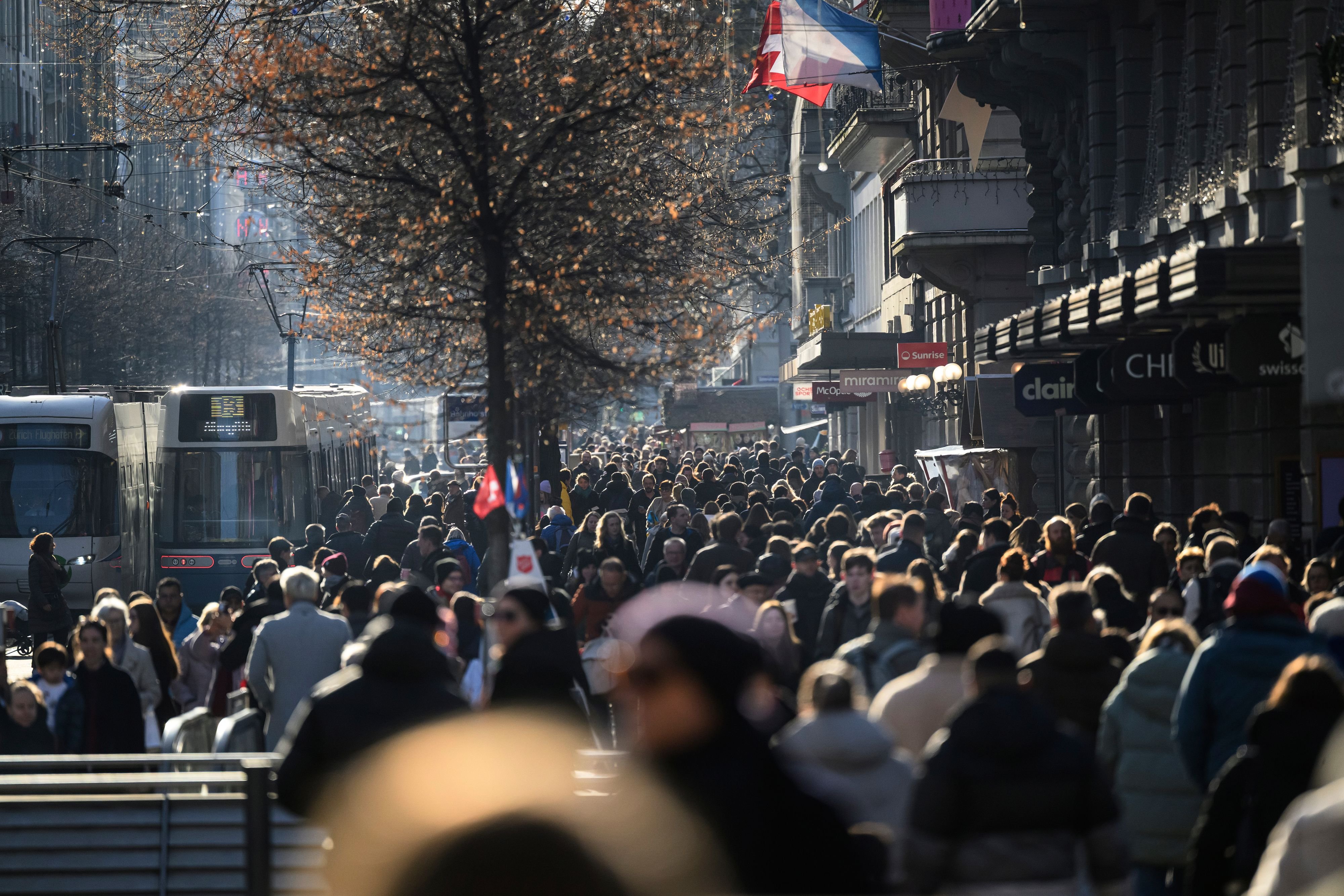 Die-Schweizer-Einkaufsstrassen-sind-voll-wie-nie-warum-jammern-viele-H-ndler-trotzdem-