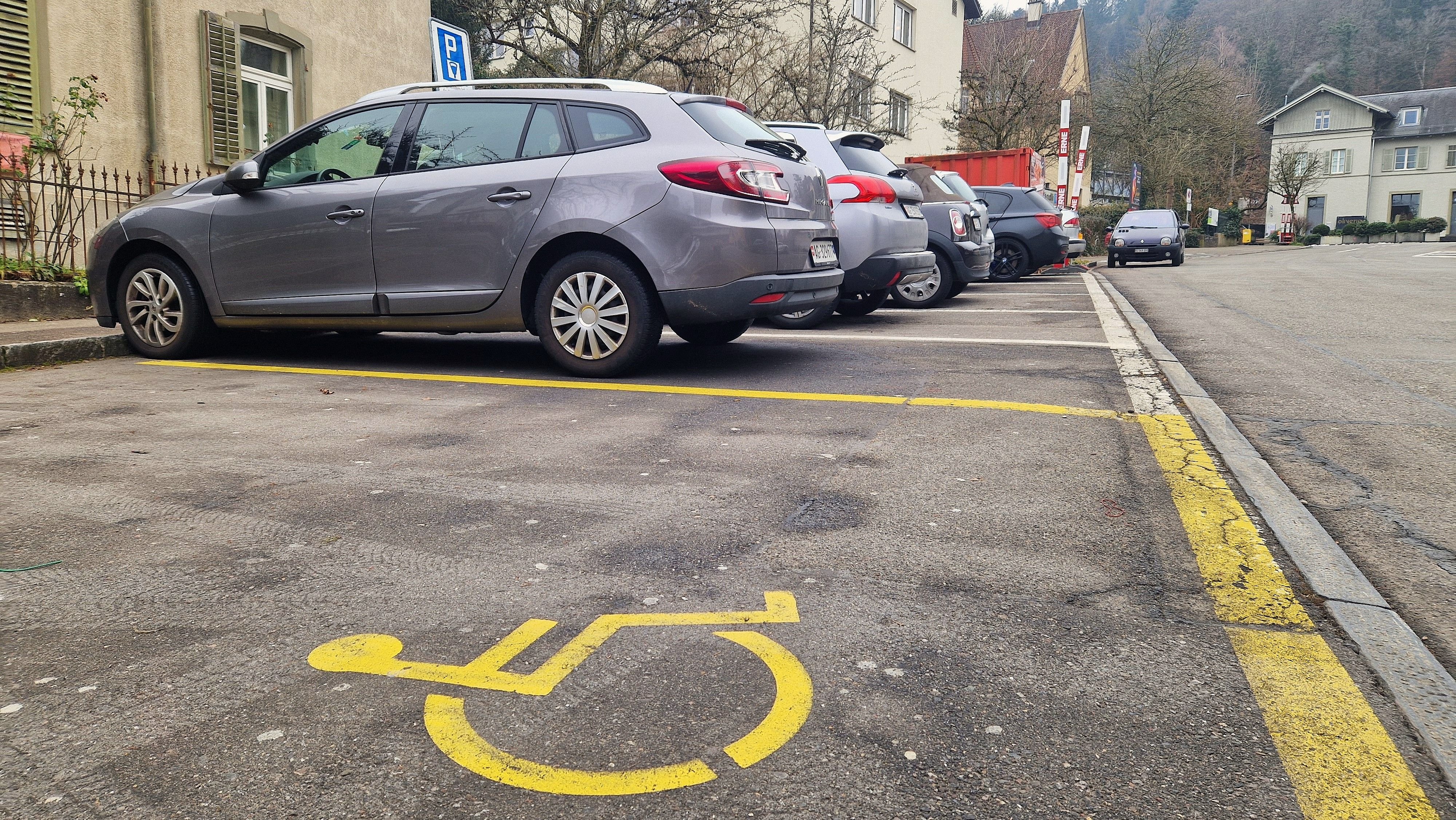 Stadtrat-h-lt-Parkpl-tze-f-r-Handwerker-und-Behinderte-f-r-eine-gute-Sache-warnt-aber-auch-vor-Konsequenzen