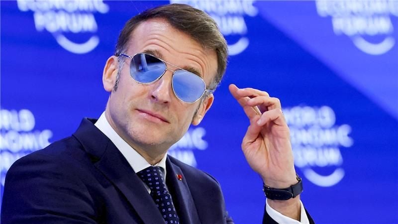 R-tselraten-um-Pilotenbrille-Warum-tr-gt-Macron-pl-tzlich-eine-Sonnenbrille-am-Rednerpult-
