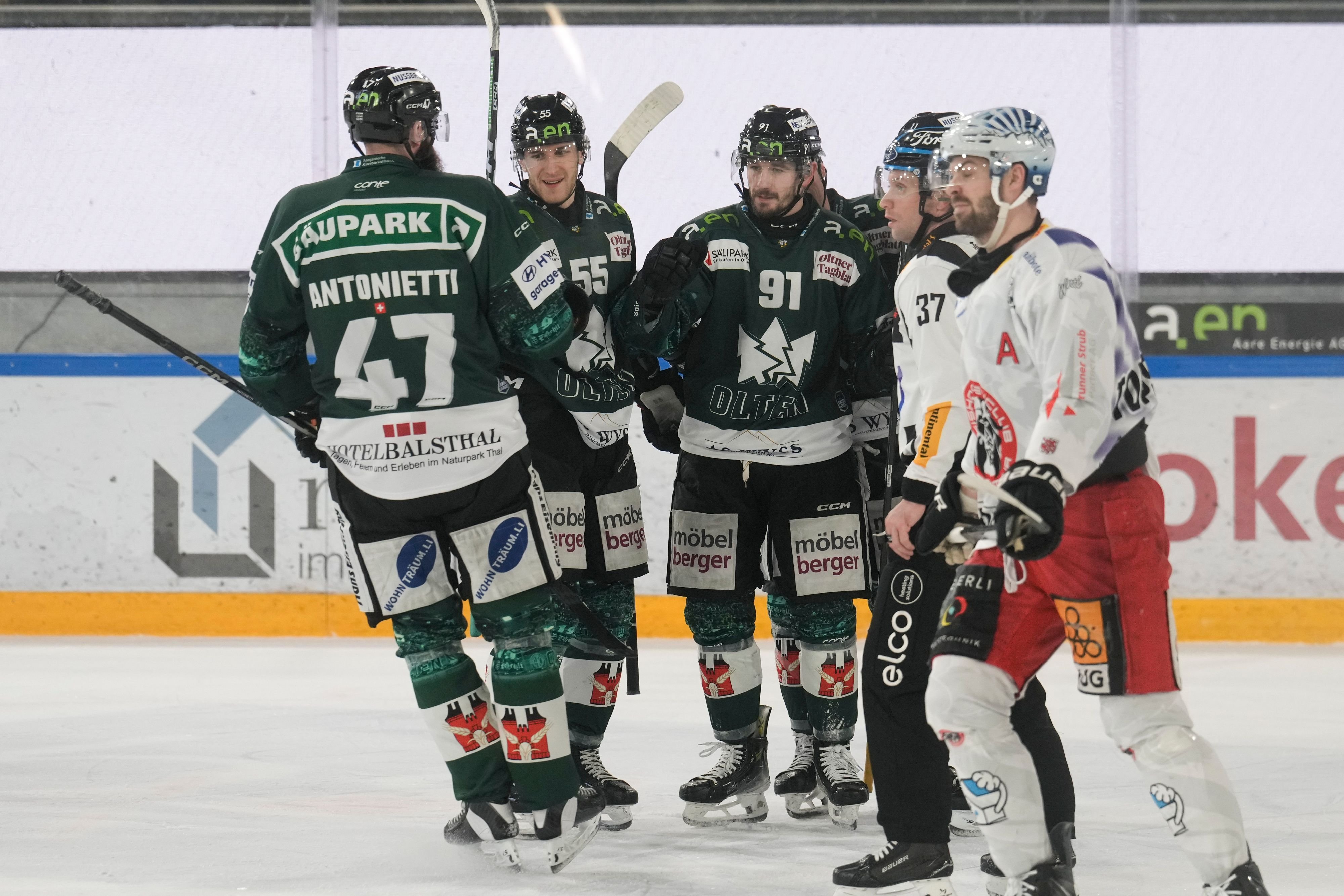 Eine-Antwort-mit-sieben-Toren-aber-auch-vier-Gegentreffern-Der-EHC-Olten-zeigt-eine-Reaktion-und-schl-gt-Winterthur