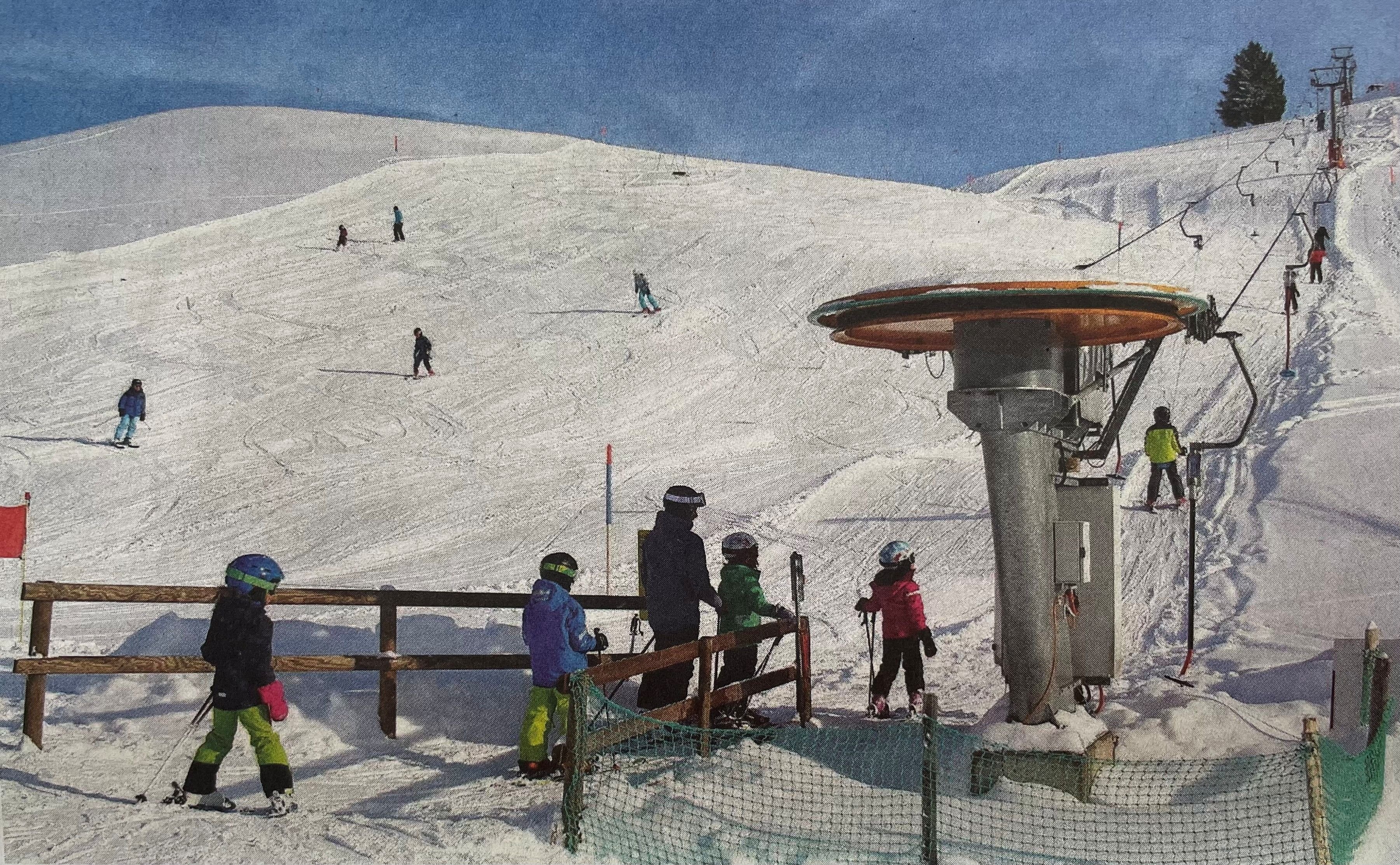 Damals-im-Toggenburg-Begeisterte-Kinder-auf-der-Piste-und-Sprengung-des-Hochkamins-von-Heberlein