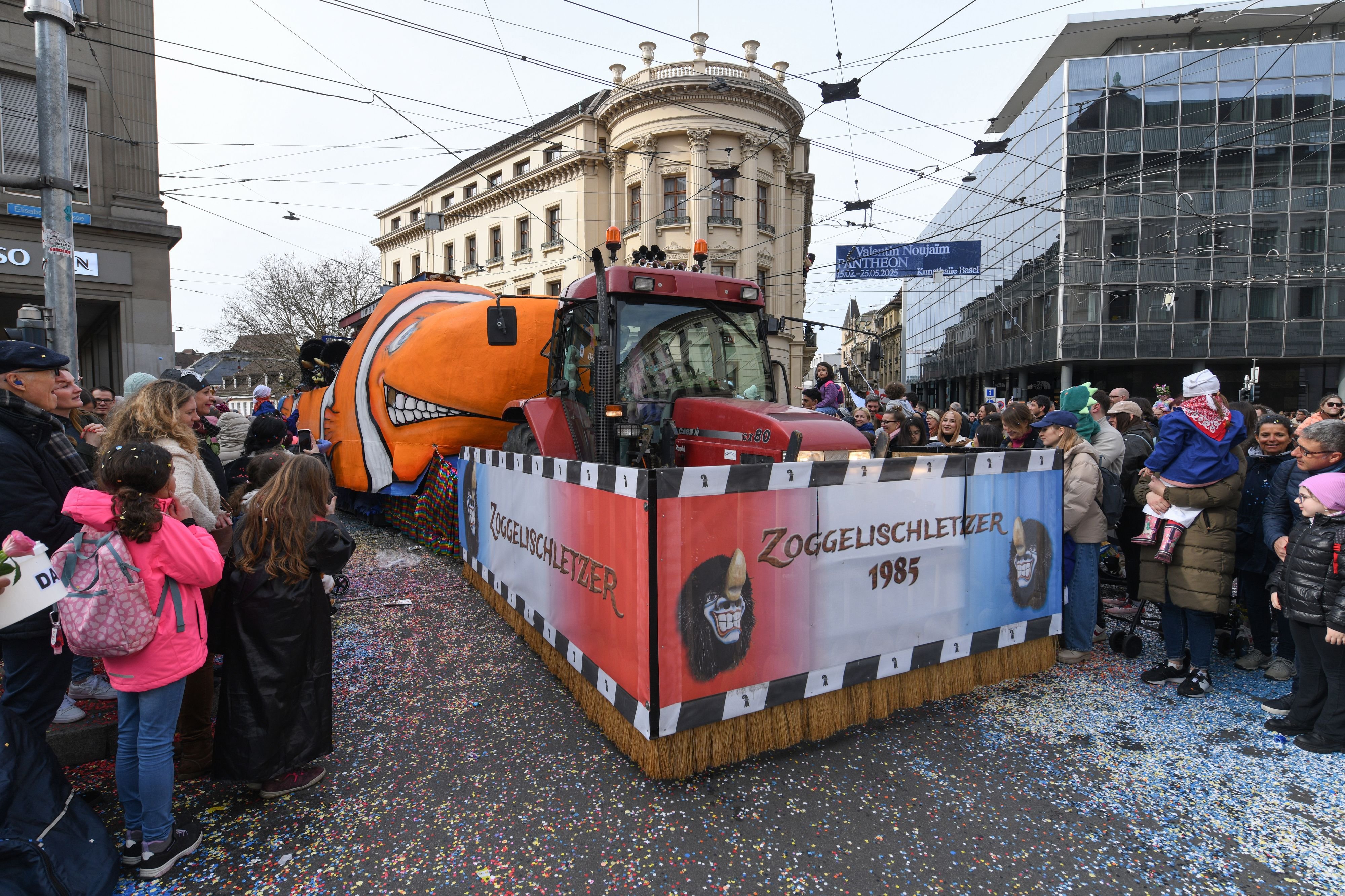 Wie-bei-Asterix-Waggiswagen-am-Basler-Cort-ge-ben-tigen-einen-Passierschein-nur-wusste-das-bisher-kaum-jemand