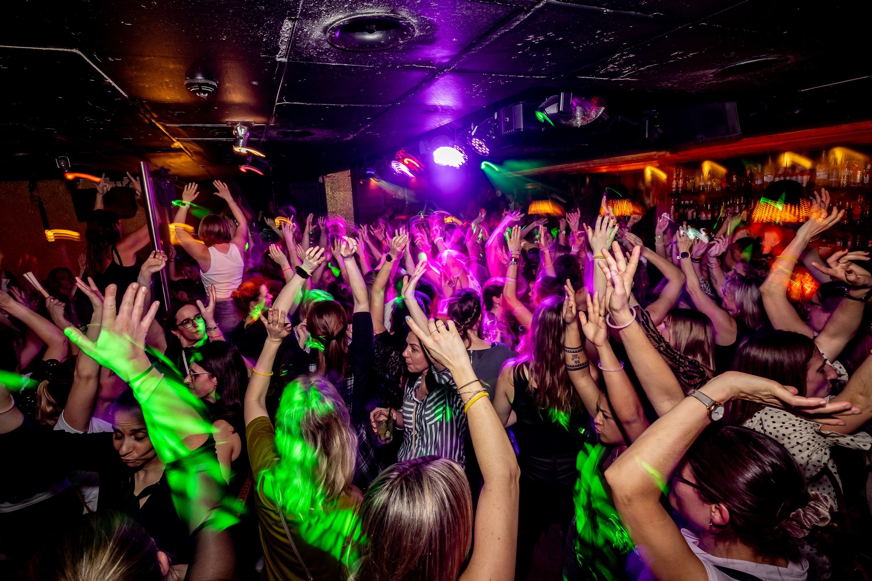 Feiern-zu-ungewohnten-Zeiten-Partyreihen-f-r-M-tter-und-60-J-hrige-kommen-nach-St-Gallen