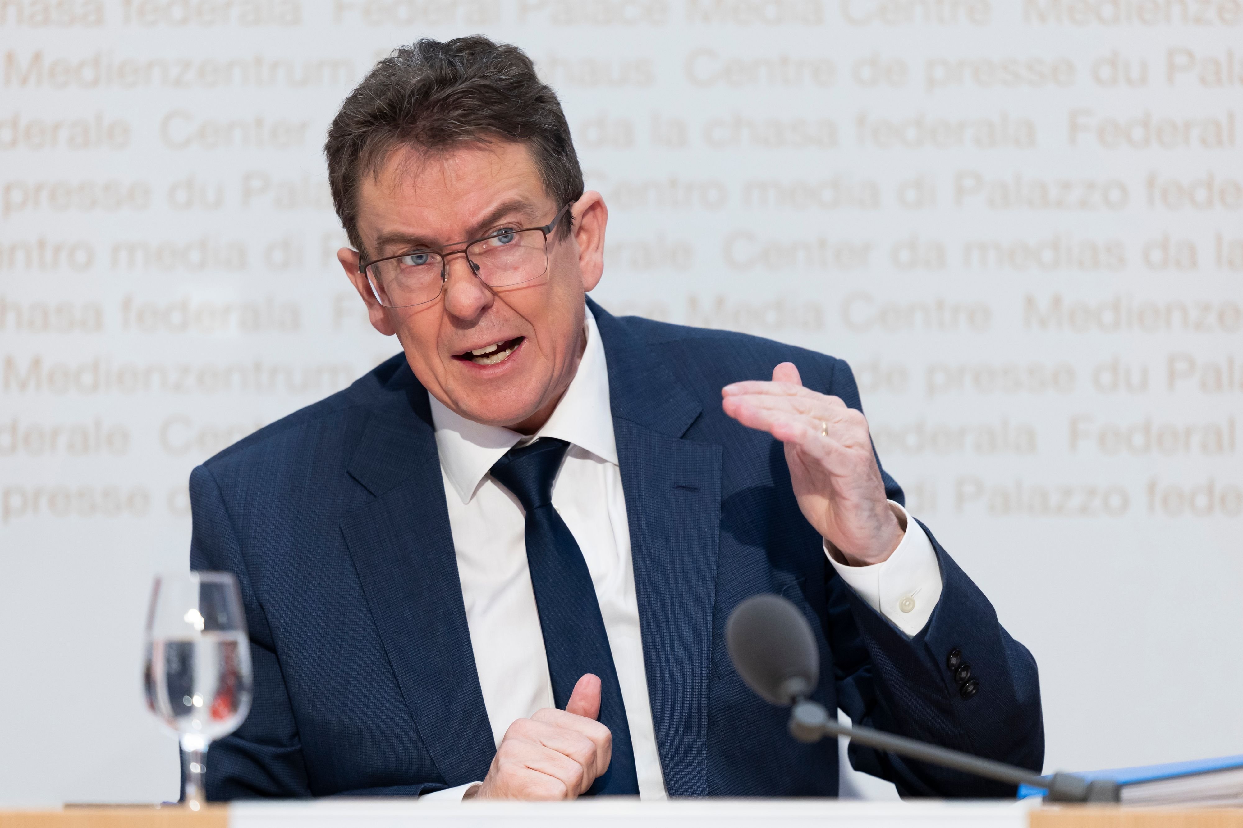 6000-stellen-weg-srg-w-rde-in-z-rich-konzentriert-r-sti-warnt-nachdr-cklich-vor-halbierung