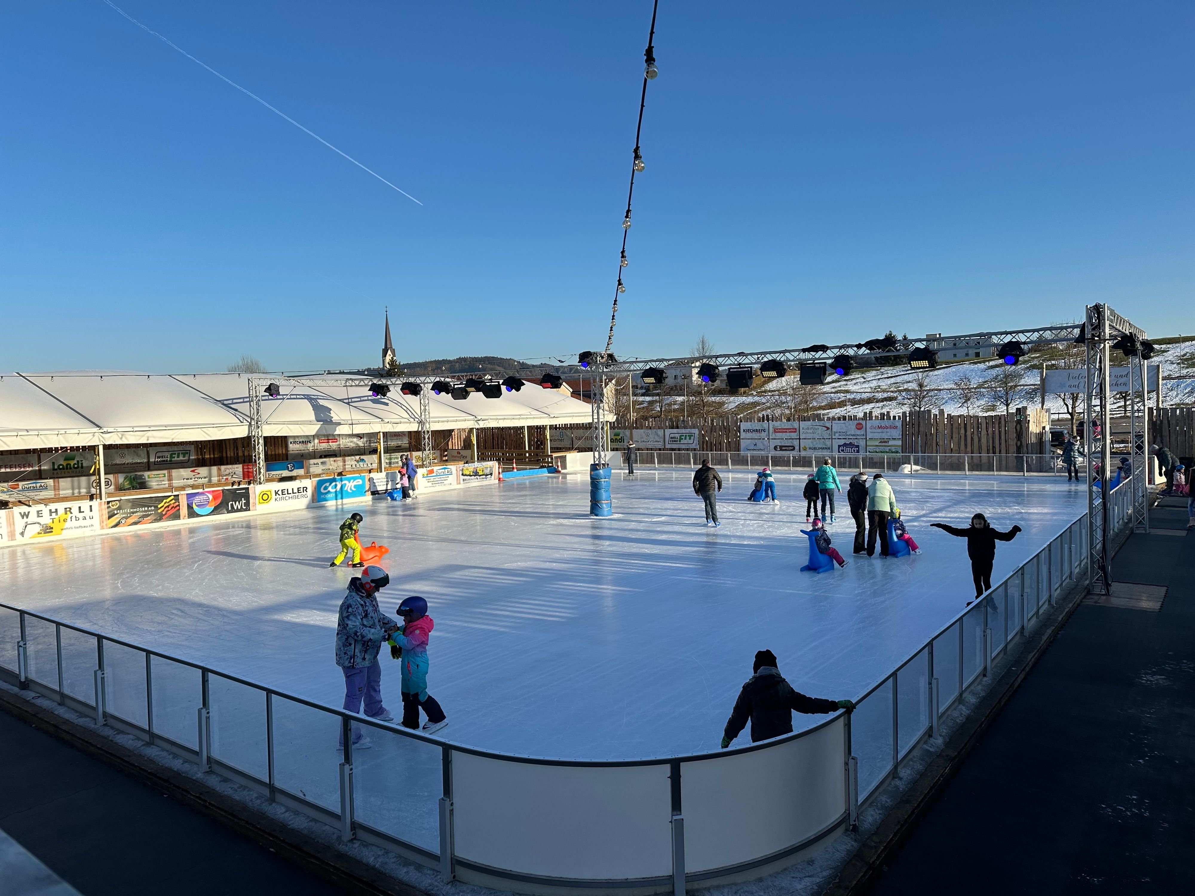 -z-rcher-glarner-und-thurgauer-sowieso-der-bazenheider-winterzauber-lockt-g-ste-von-berall-f-r-die-n-chste-saison-fehlt-bloss-noch-die-bewilligung