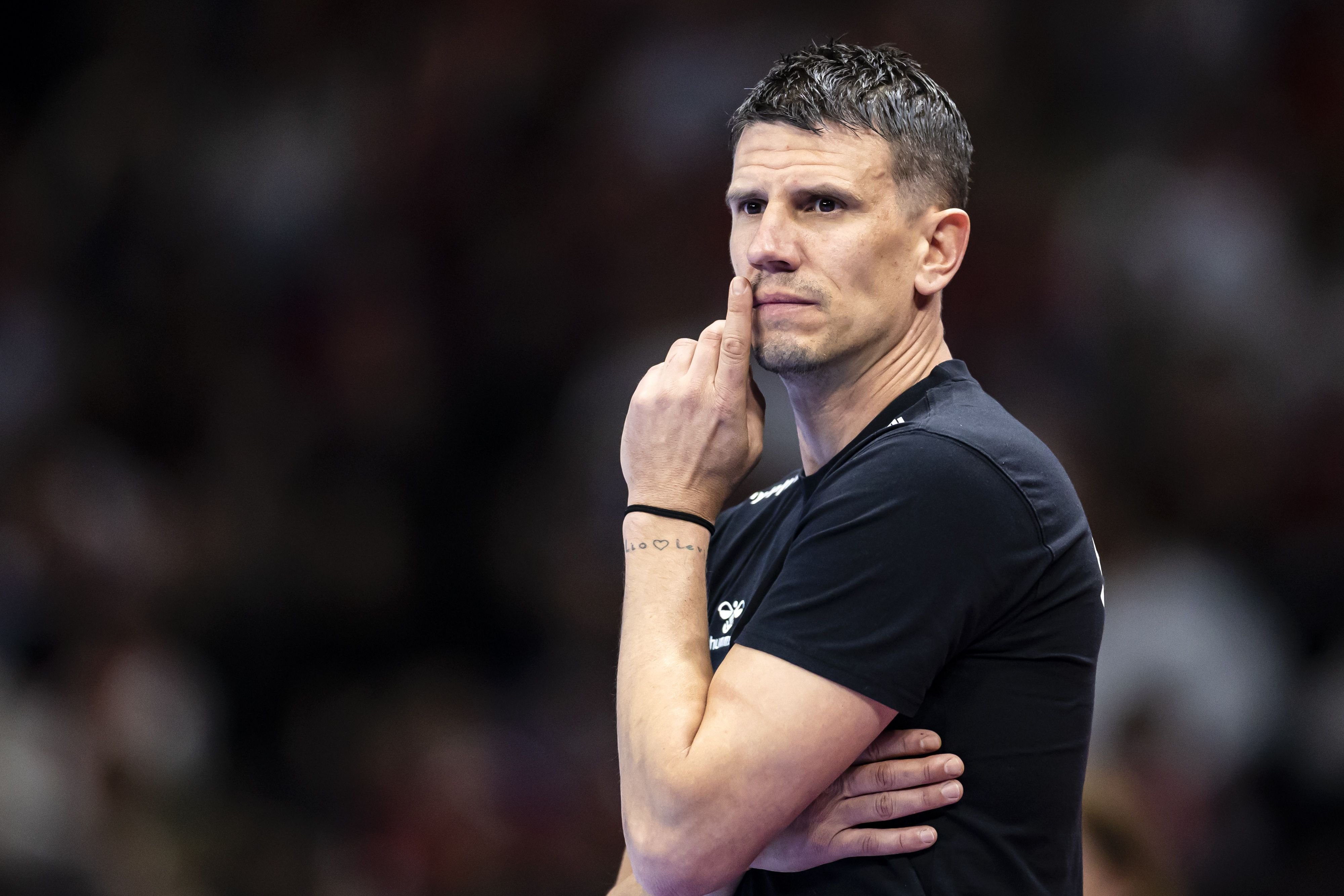 Als-seine-Mannschaft-vor-dem-Bildschirm-zittert-geht-er-spazieren-So-erlebte-Nati-Trainer-Andy-Schmid-das-Wunder-von-Oslo