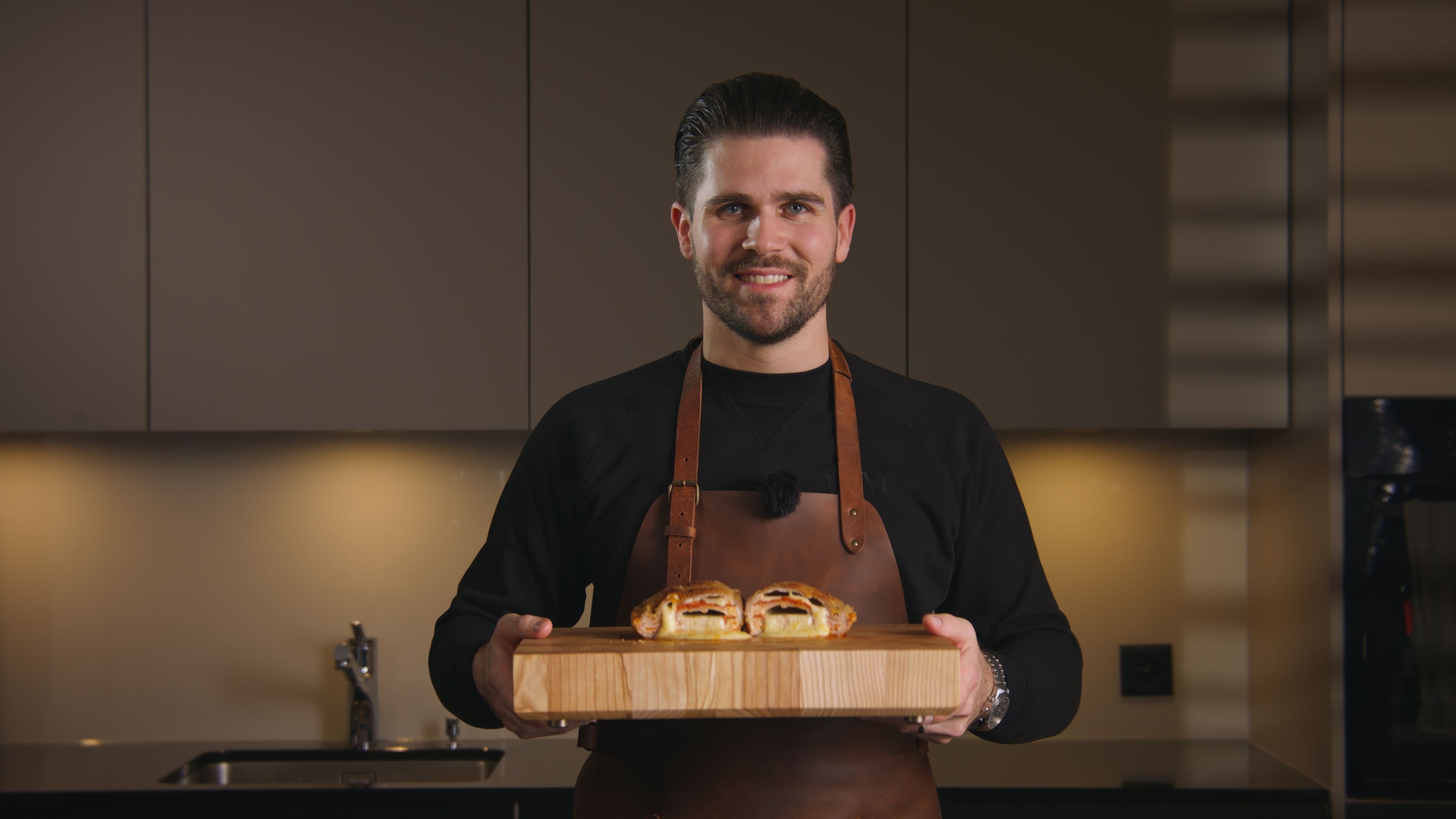 Sieben-Grills-stehen-auf-seinem-Dach-Der-St-Galler-Patrick-Manhard-ist-Metzger-und-Influencer