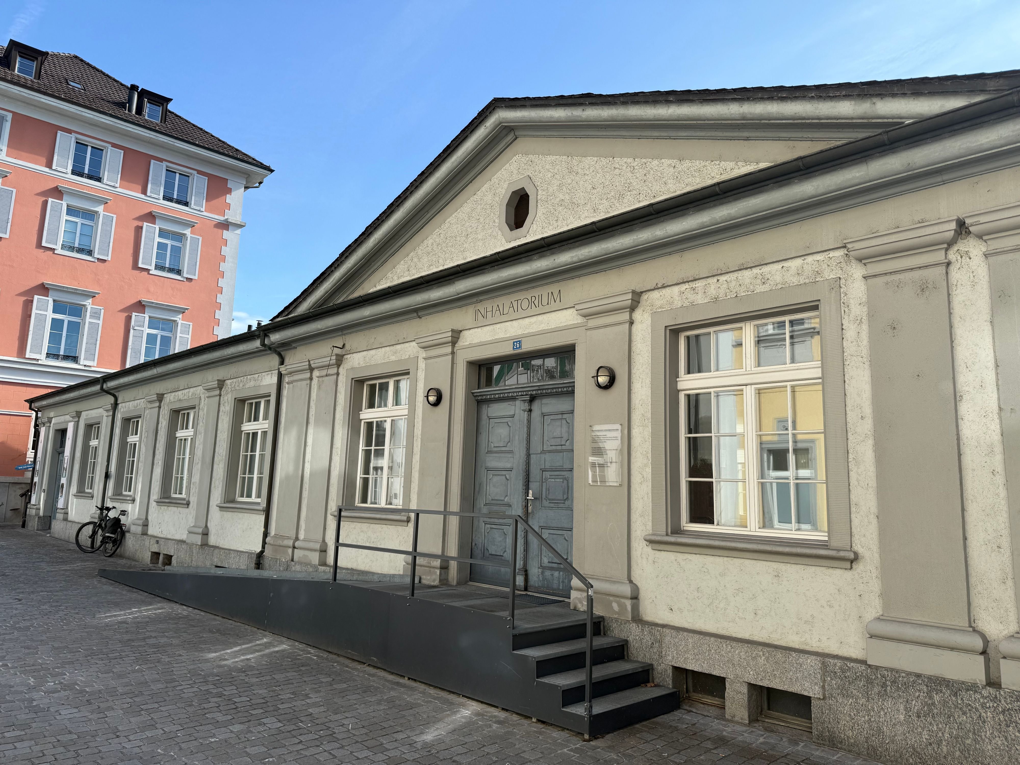 neue-ausstellung-beleuchtet-baden-als-sozialen-hotspot-der-kurgeschichte