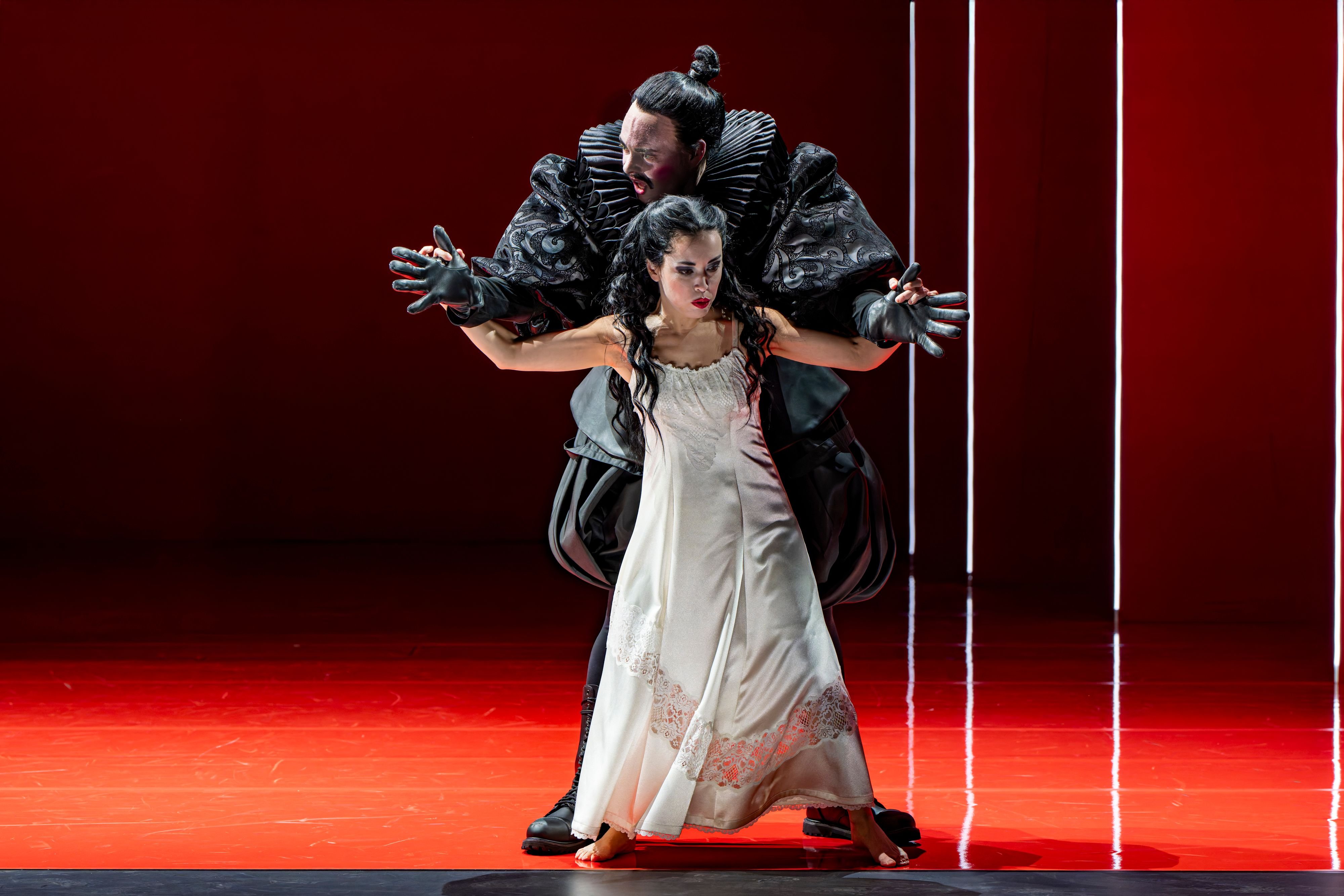 Ein-berauschender-Bilderbogen-Verdis-Macbeth-in-Basel