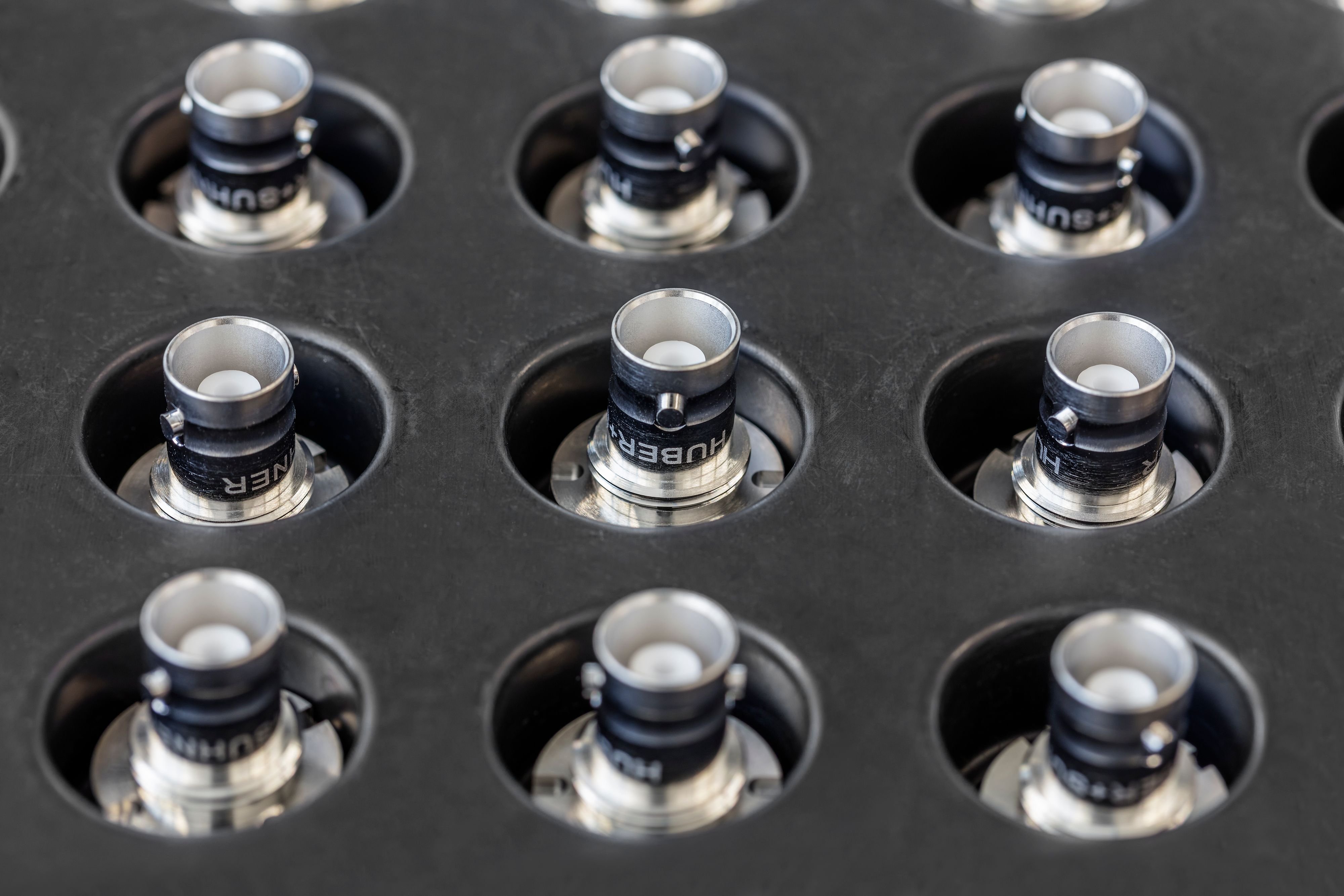 Huber-Suhner-profitiert-von-Boom-bei-Rechenzentren-trotzdem-geht-Umsatz-zur-ck