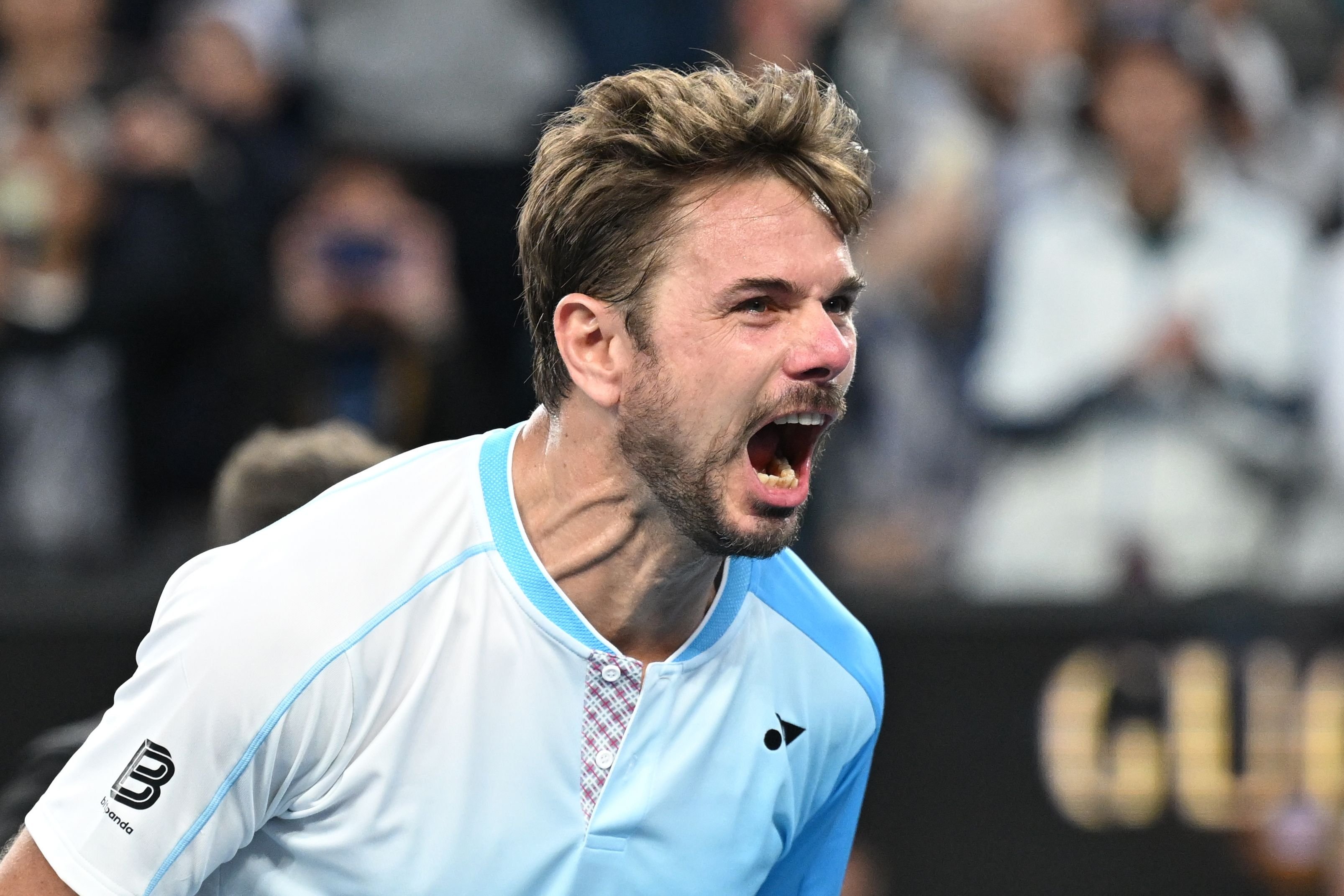 Stan-Wawrinka-gewinnt-geniesst-das-Bad-in-der-Menge-und-sagt-Jetzt-habe-ich-mir-ein-Bier-verdient-