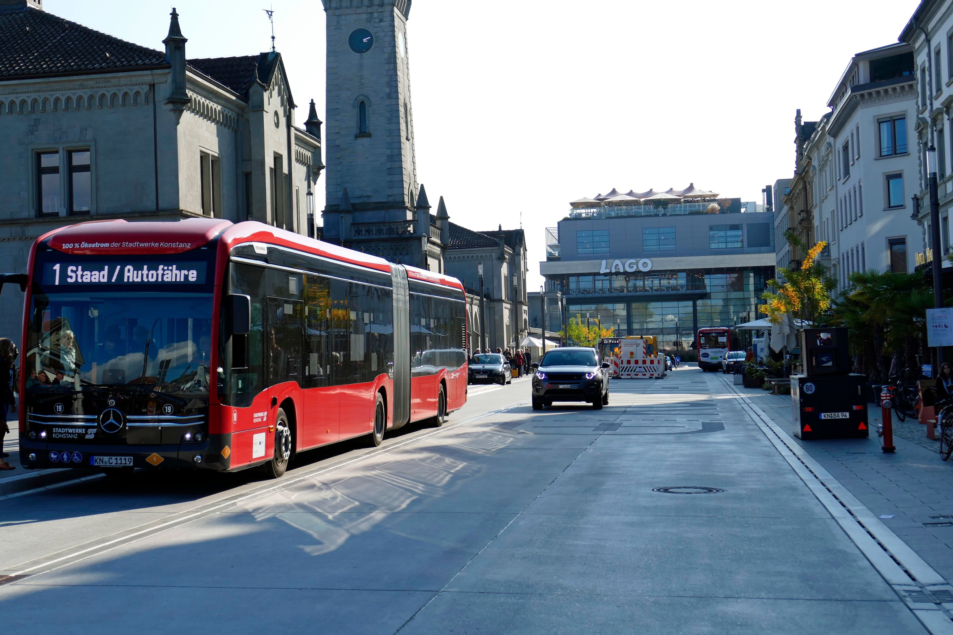 durchfahrt-verboten-aber-nicht-f-r-mich-pw-lenker-ignorieren-signalisation-in-konstanz