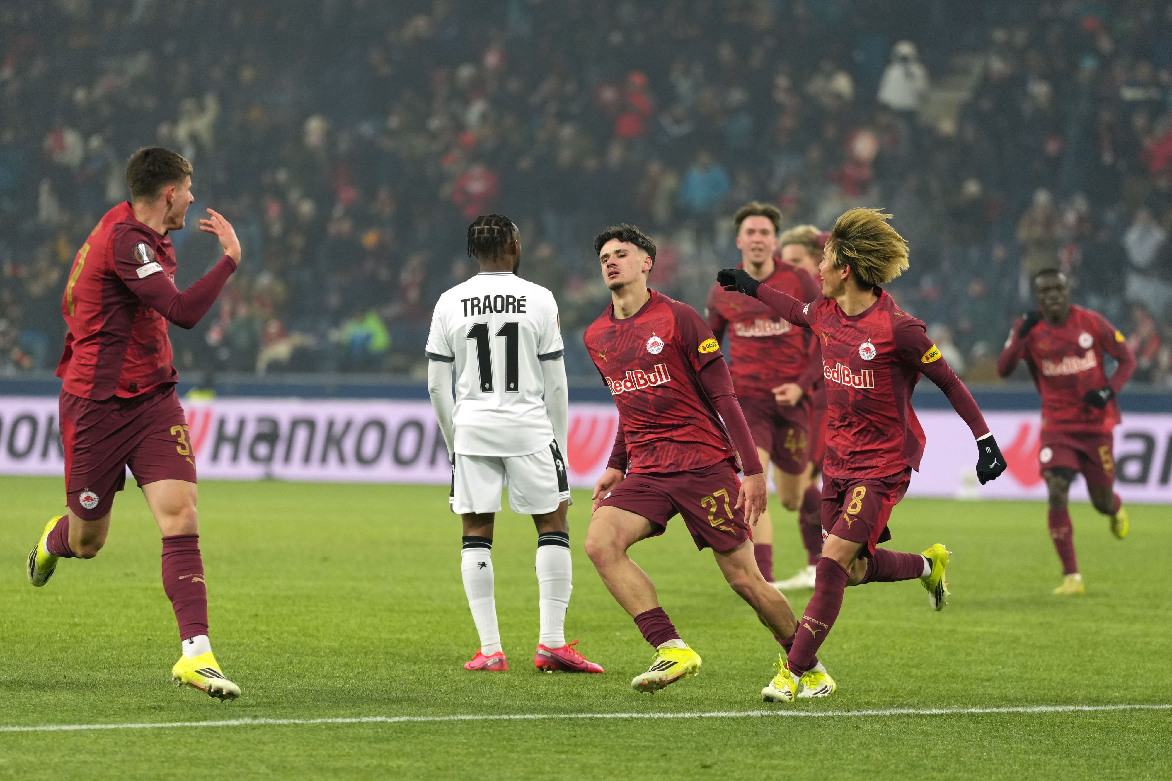 Auf-die-H-rner-genommen-Der-FC-Basel-ist-in-Salzburg-chancenlos