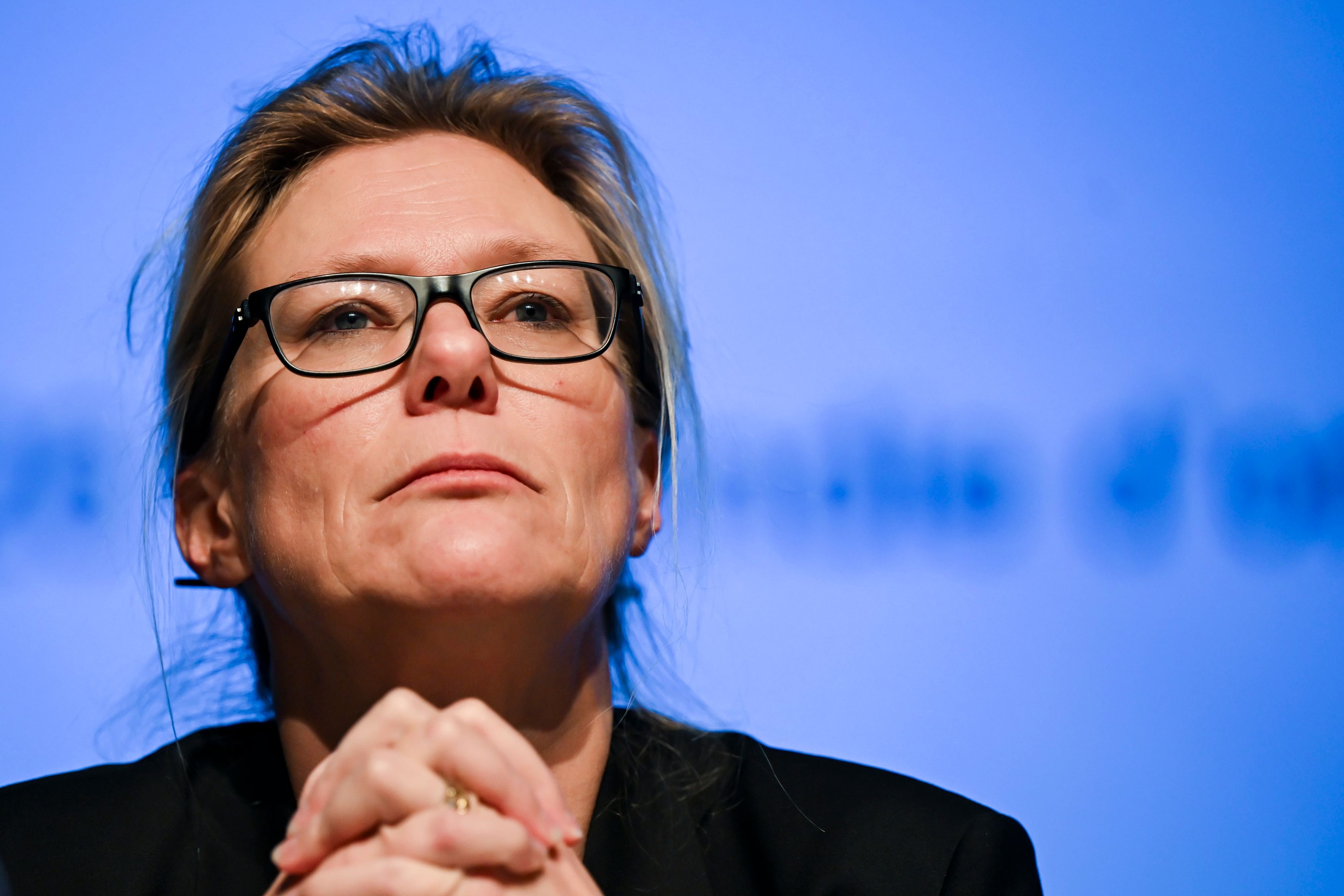 giorgia-meloni-pers-nlich-setzt-sie-bei-der-aufarbeitung-der-brandkatastrophe-unter-druck-so-tickt-beatrice-pilloud