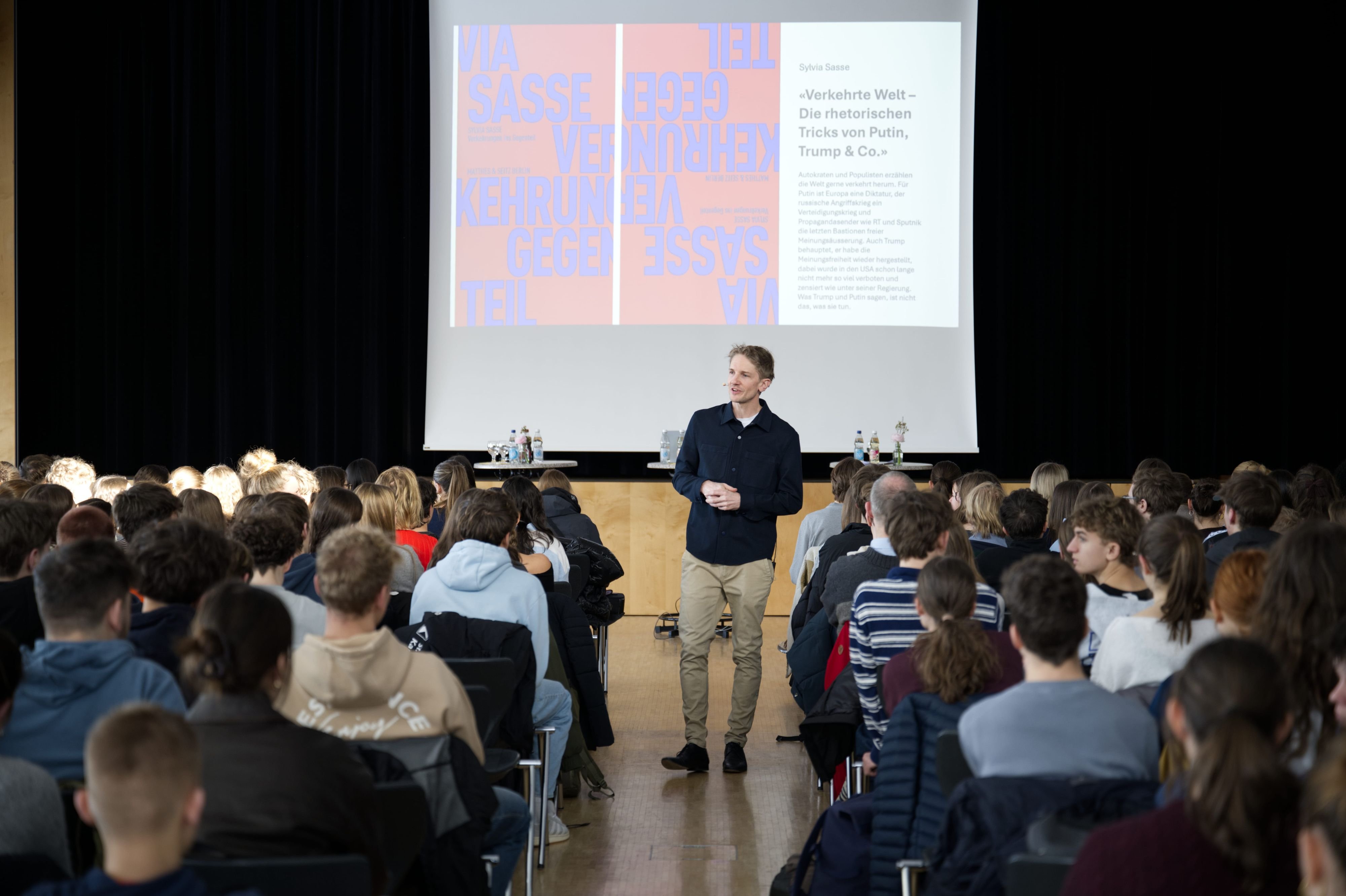 Podium-zu-Putins-Propaganda-an-der-Kantonsschule-Trogen