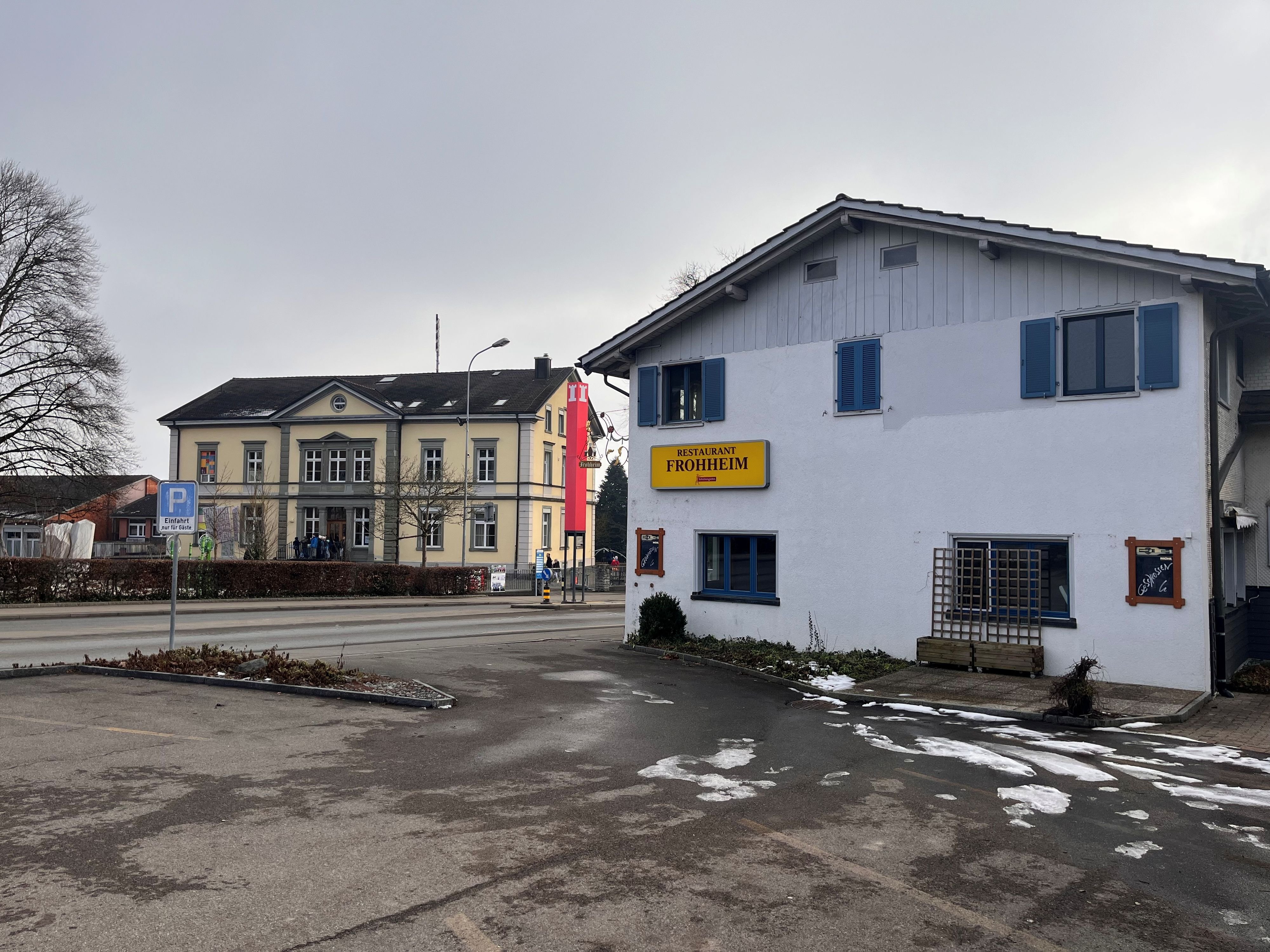 Peregrina-Stiftung-er-ffnet-in-Berg-ein-Asyldurchgangsheim-direkt-gegen-ber-der-Schule-Der-Gemeindepr-sident-ist-emp-rt-und-sagt-So-geht-das-nicht-