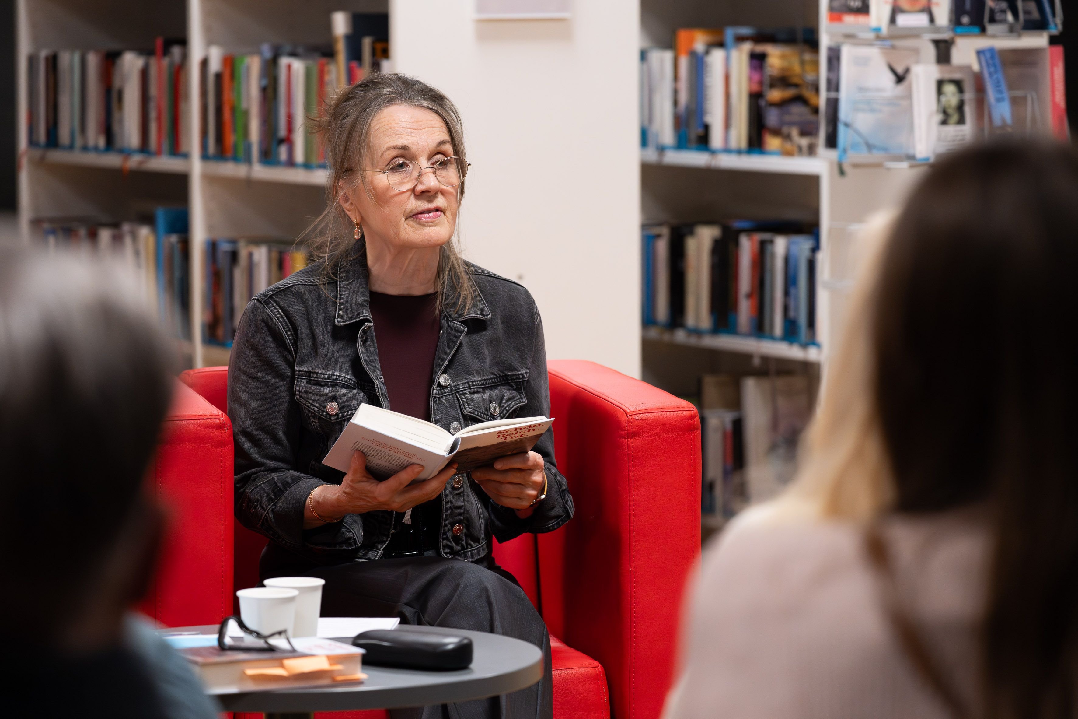 Abschiedsbrief-an-den-Westen-Nadine-Hostettler-stellt-ihr-neustes-Buch-vor