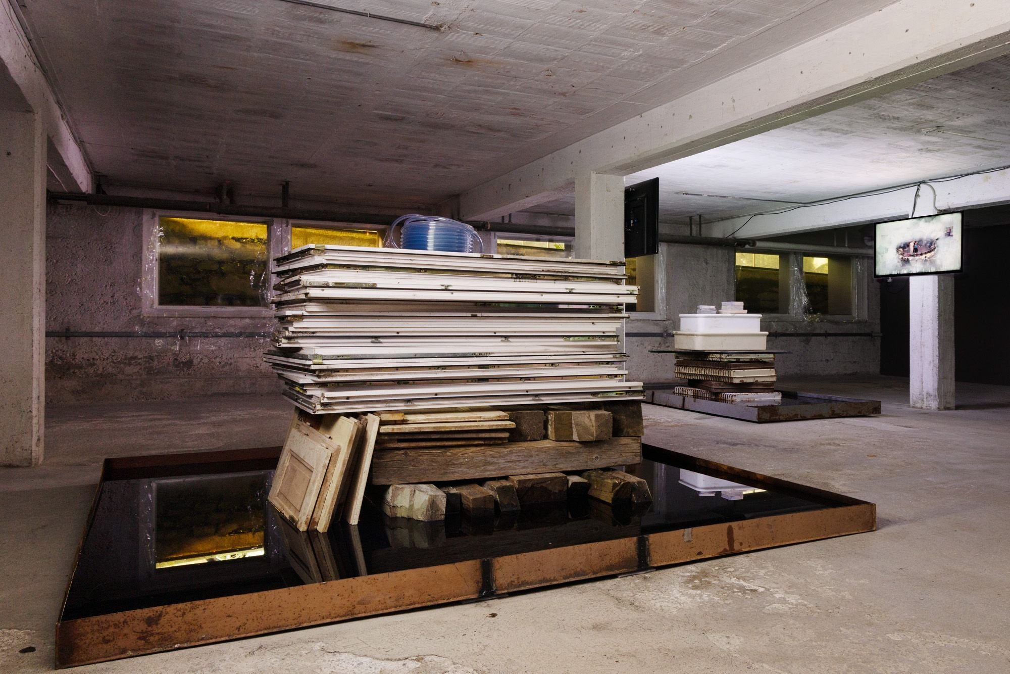 bauschutt-als-b-hnenskulptur-noch-einmal-dient-der-kunstraum-kreuzlingen-als-ausstellungsort