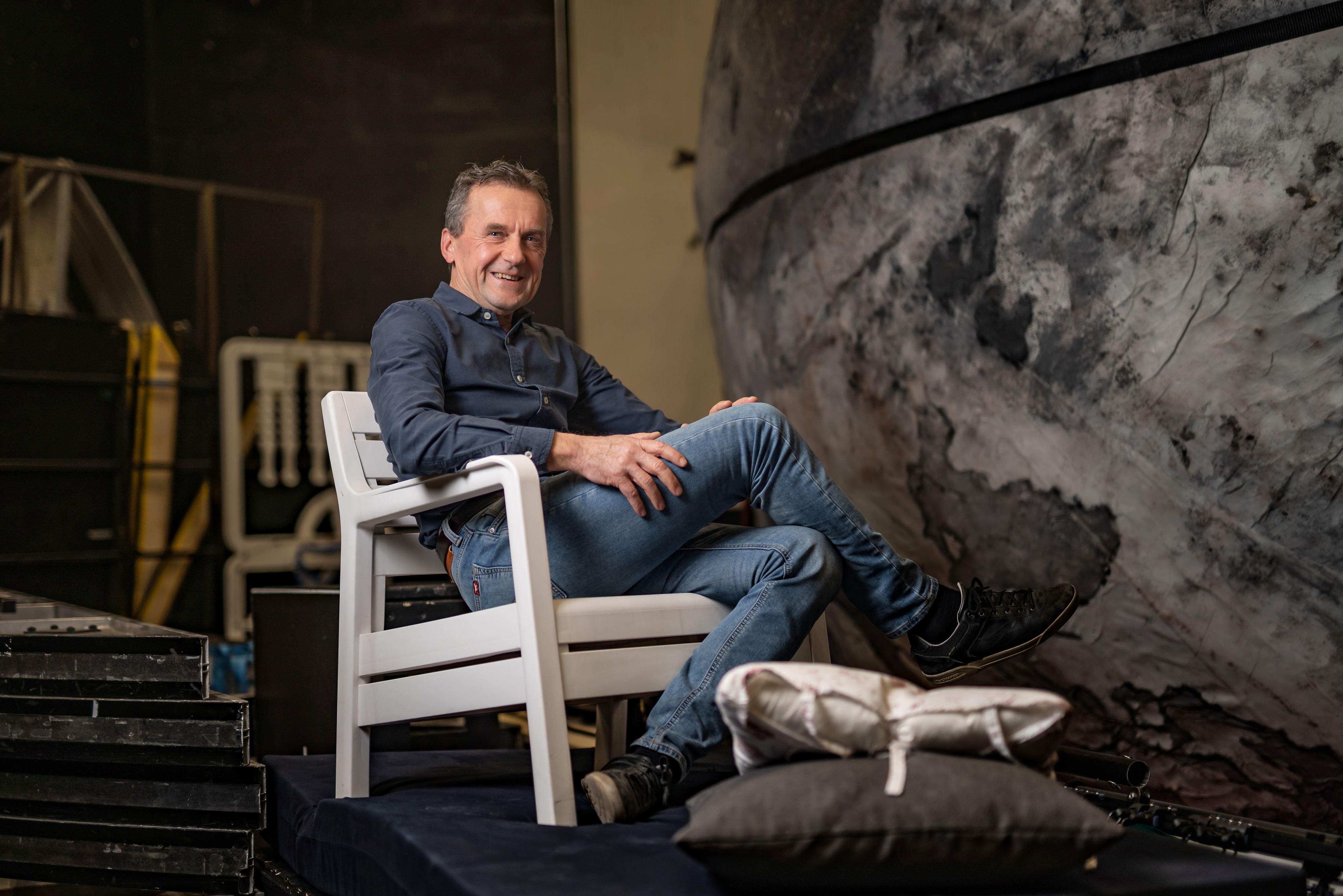 Der-Herr-der-Hinterb-hne-Georges-Hanimann-nimmt-nach-fast-dreissig-Jahren-am-Theater-St-Gallen-seinen-Hut