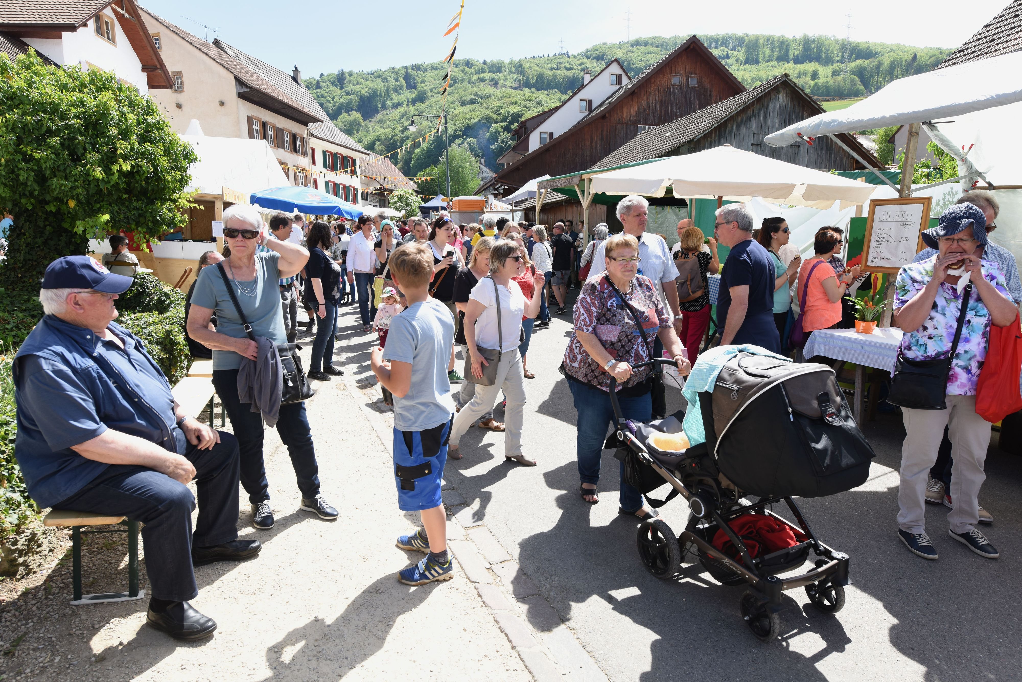 Vor-800-Jahren-erstmals-urkundlich-erw-hnt-In-Baselbieter-D-rfern-herrscht-Feststimmung