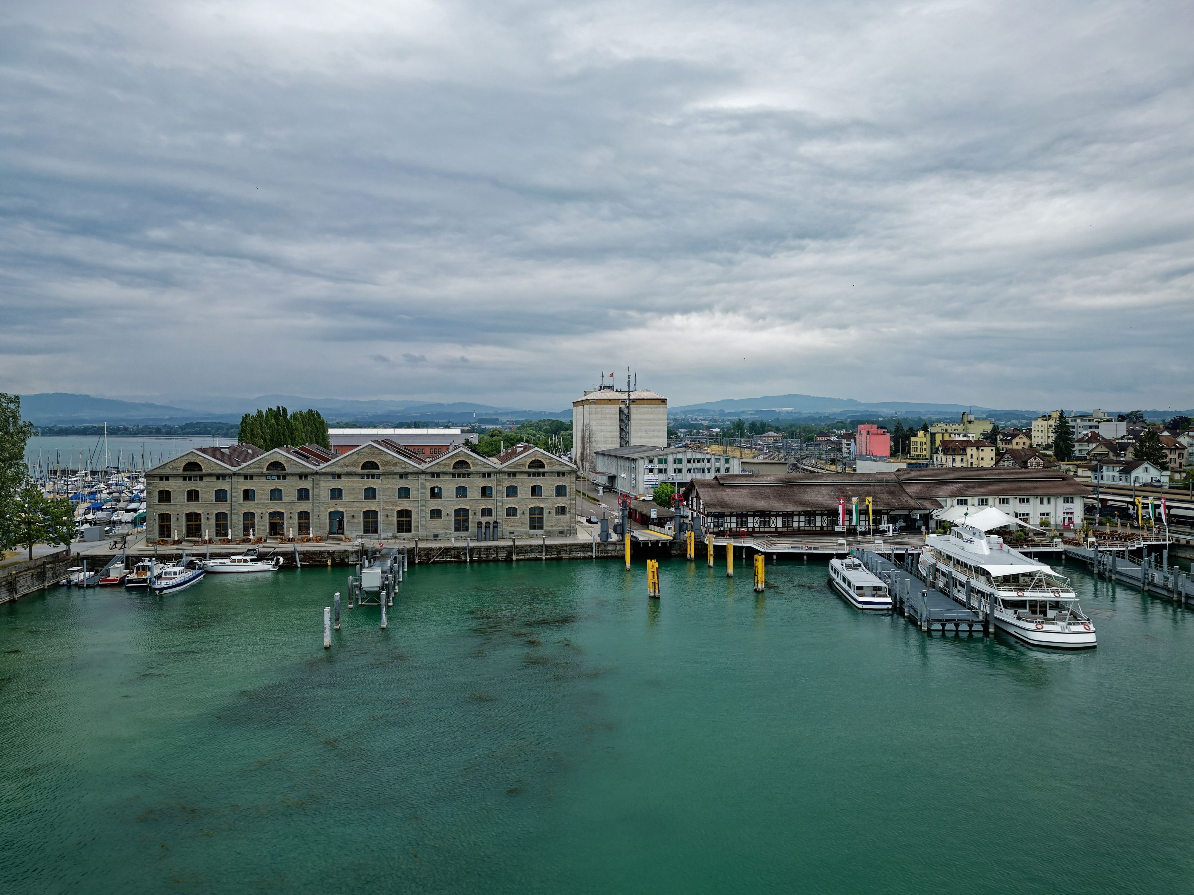 Der-Streit-mit-der-Implenia-um-10-Millionen-Franken-geht-ins-Geld-Die-Kornhaus-Romanshorn-AG-verkauft-sechs-Ferienwohnungen