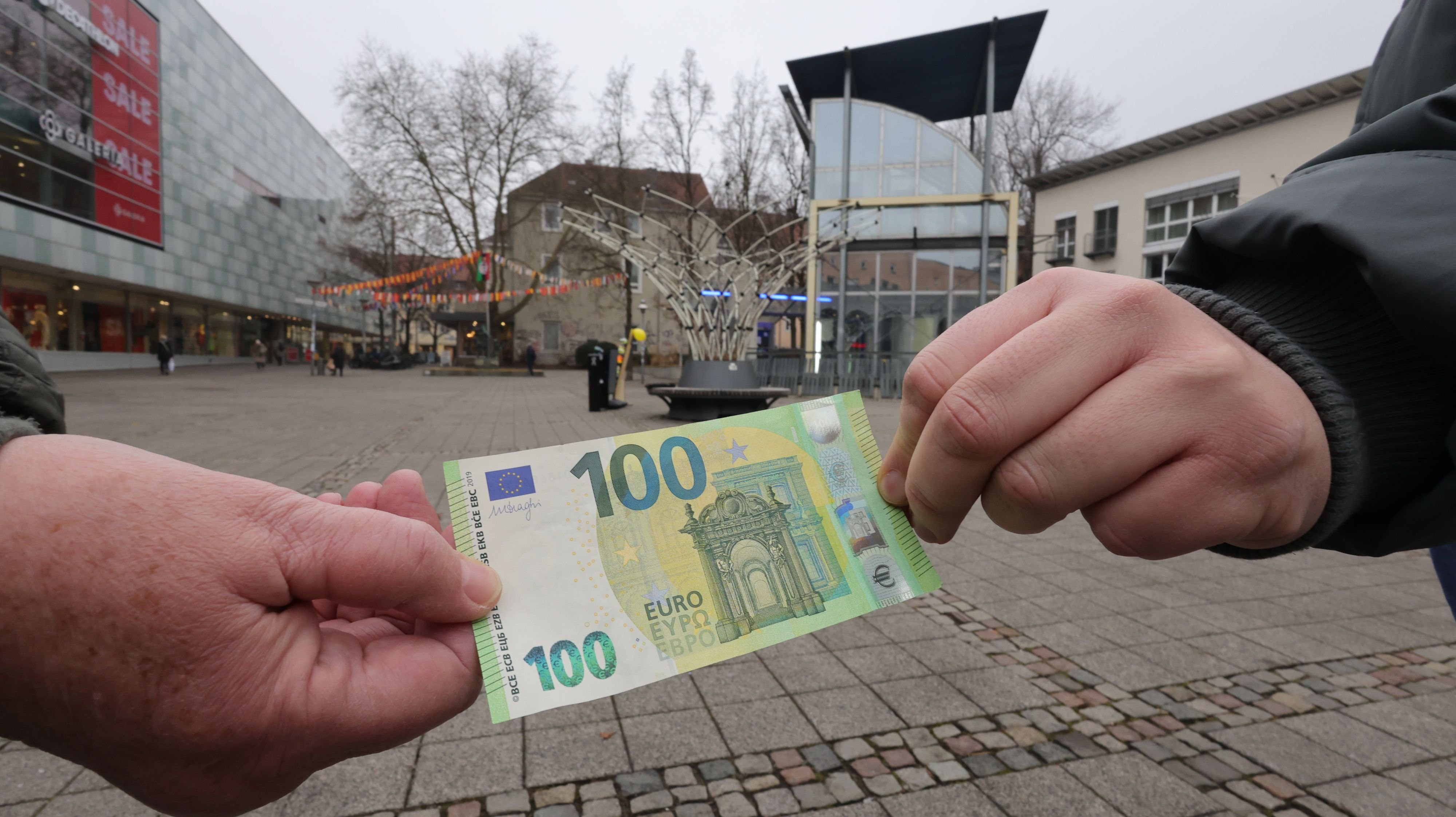 betr-gerin-aus-der-schweiz-zockt-konstanzer-auf-der-strasse-ab-drei-betroffene-erz-hlen-ihre-geschichte