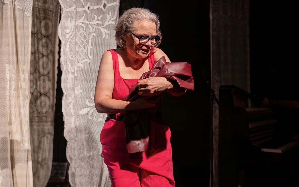 Vom-Zorn-der-Tochter-ber-ihre-schweigende-Mutter-Sylvie-Schenks-Roman-Maman-kommt-ins-ThiK-Baden