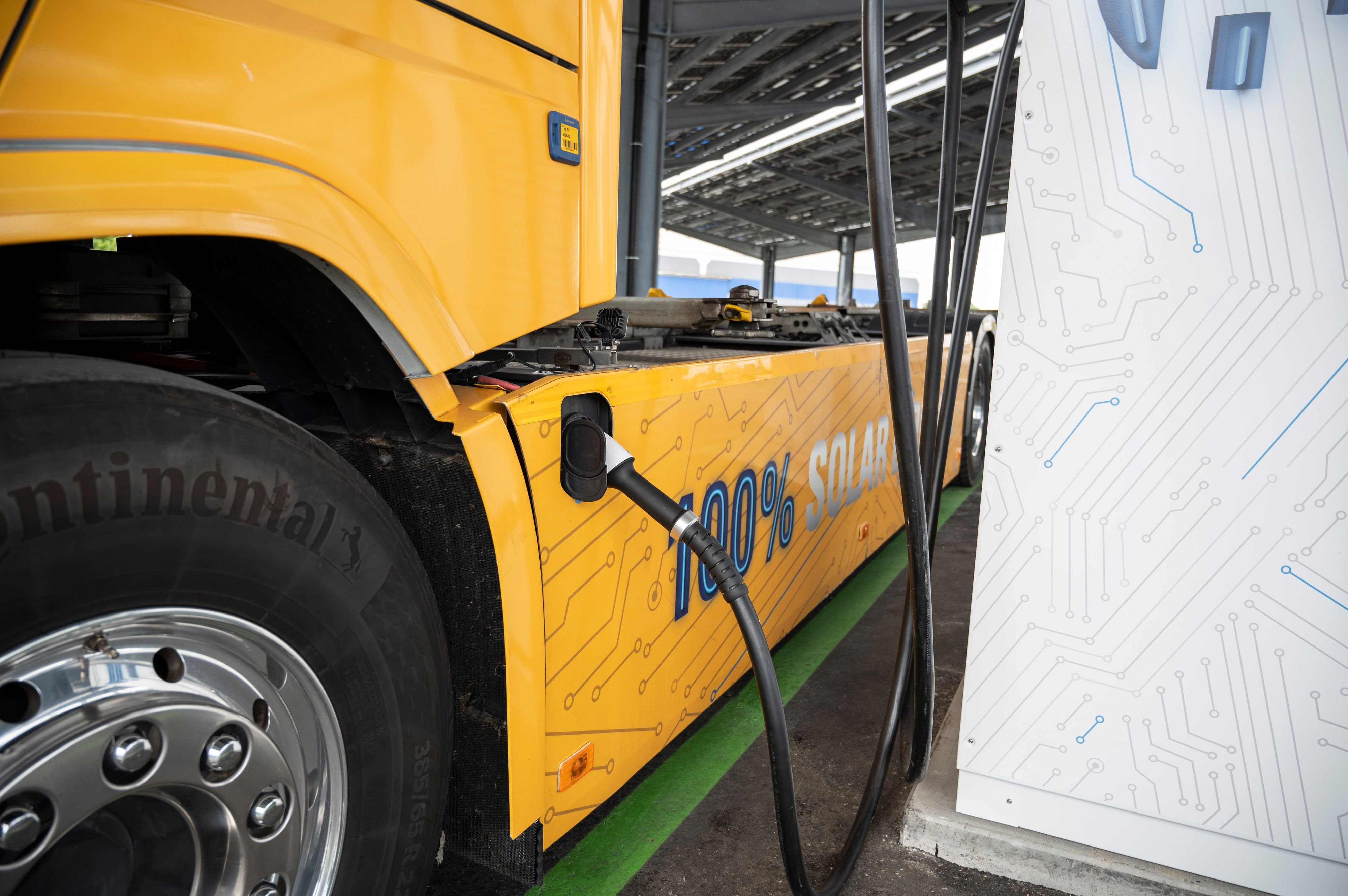 Auch-wenn-Abgaben-drohen-Migros-Ostschweiz-und-Hugelshofer-setzen-auf-E-Lastwagen