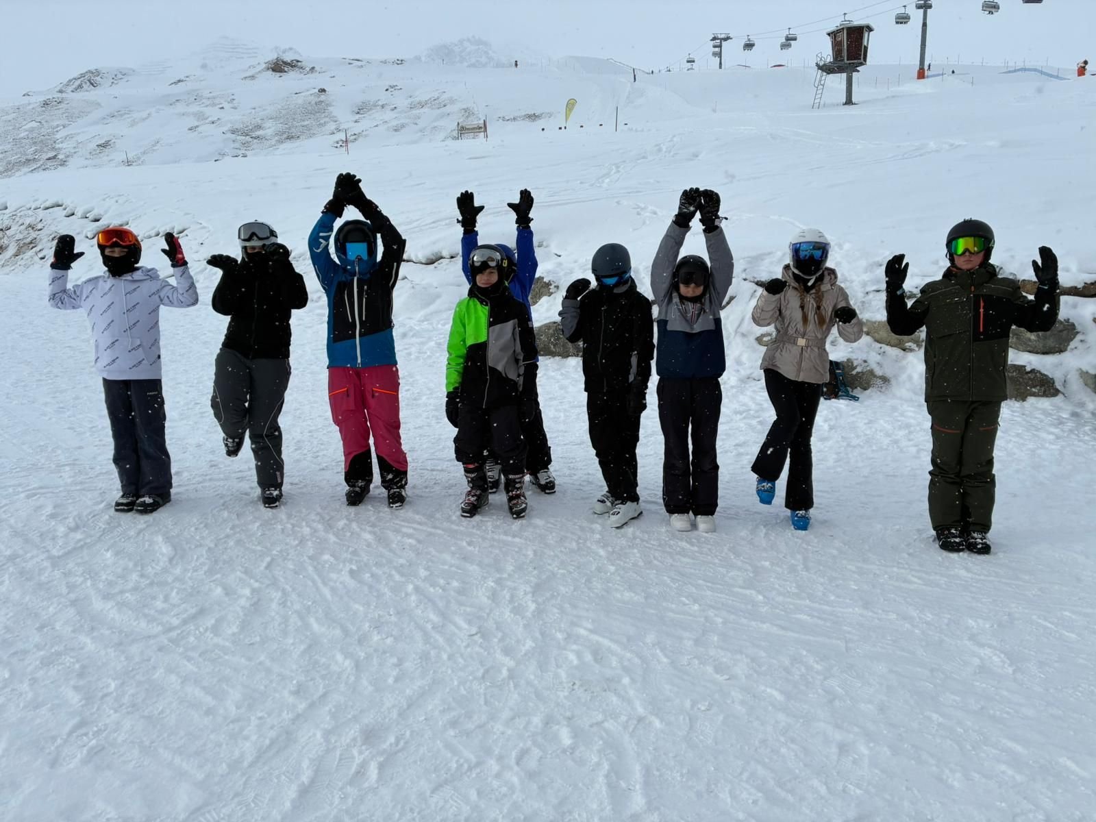 Pizza-auf-Skiern-und-Pommes-zum-Znacht-Warum-Ausserrhoder-Kinder-im-Schneesportlager-wertvolle-Erfahrungen-machen